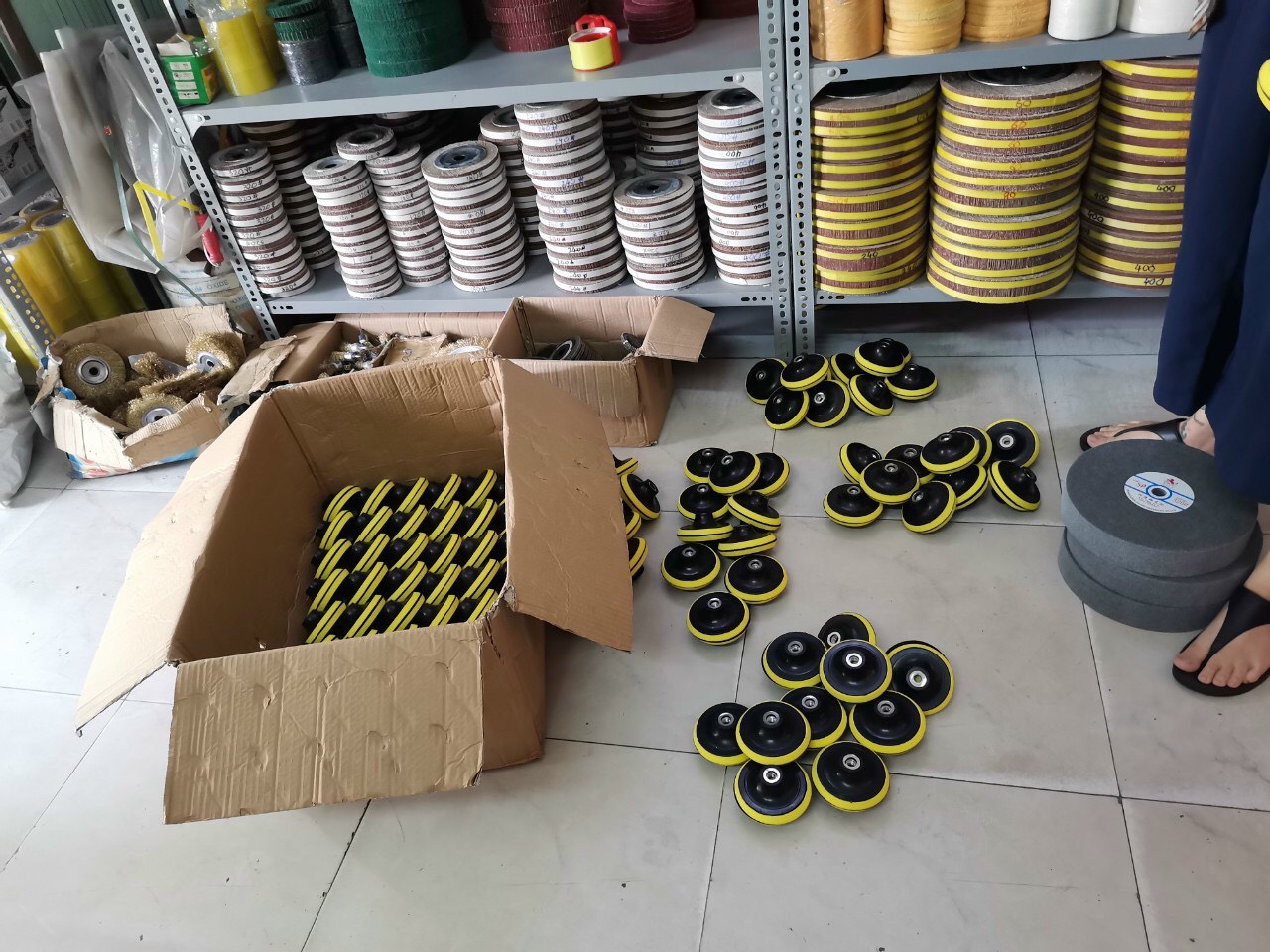 Đế Dán Chà Nhám size từ 100mm đến 180mm (1 cái ) | GIA HÒA