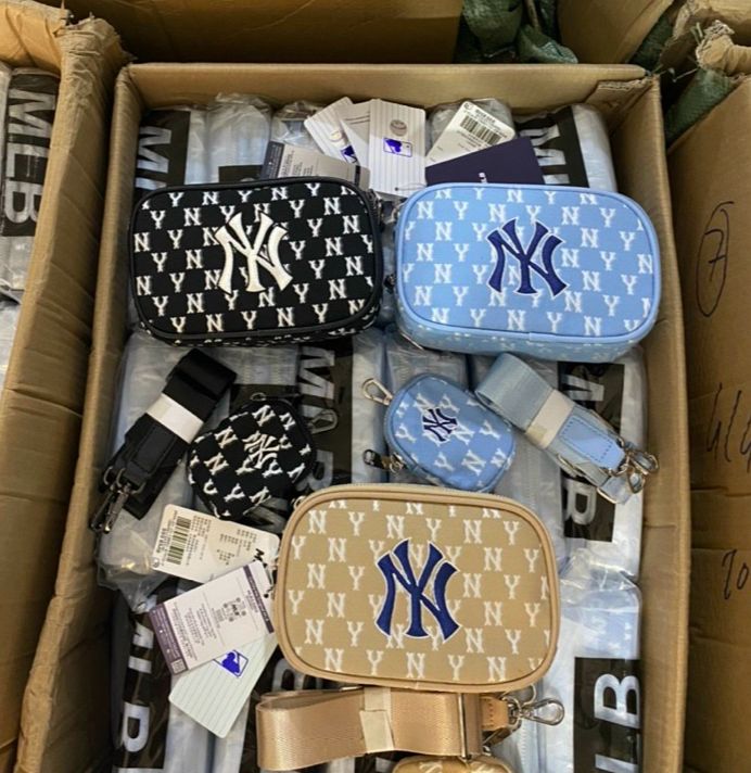 Túi đeo chéo nữ MLB dáng vuông size 23cm HC