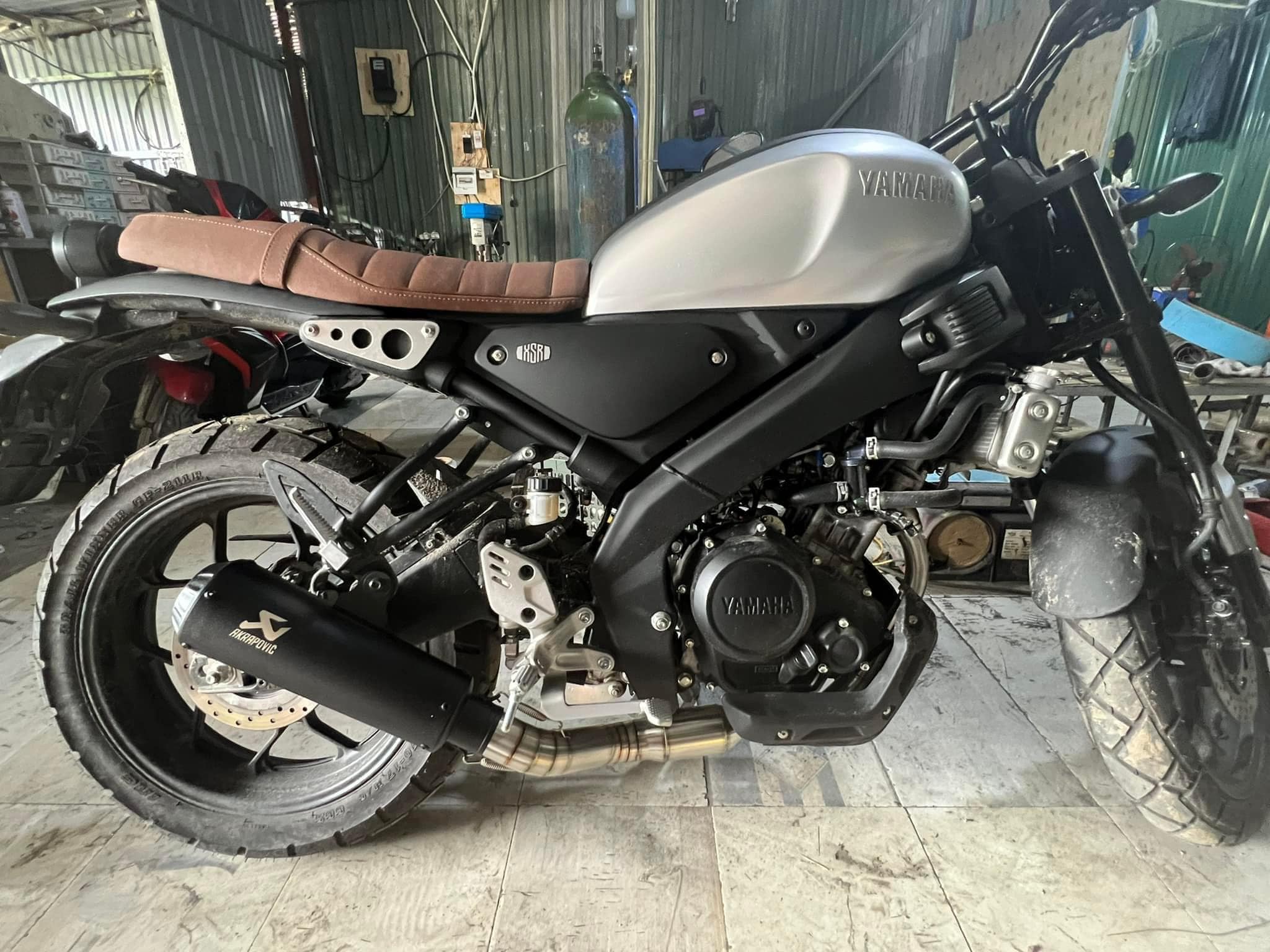 Pô Akrapovic R3 - Mẫu Mới 