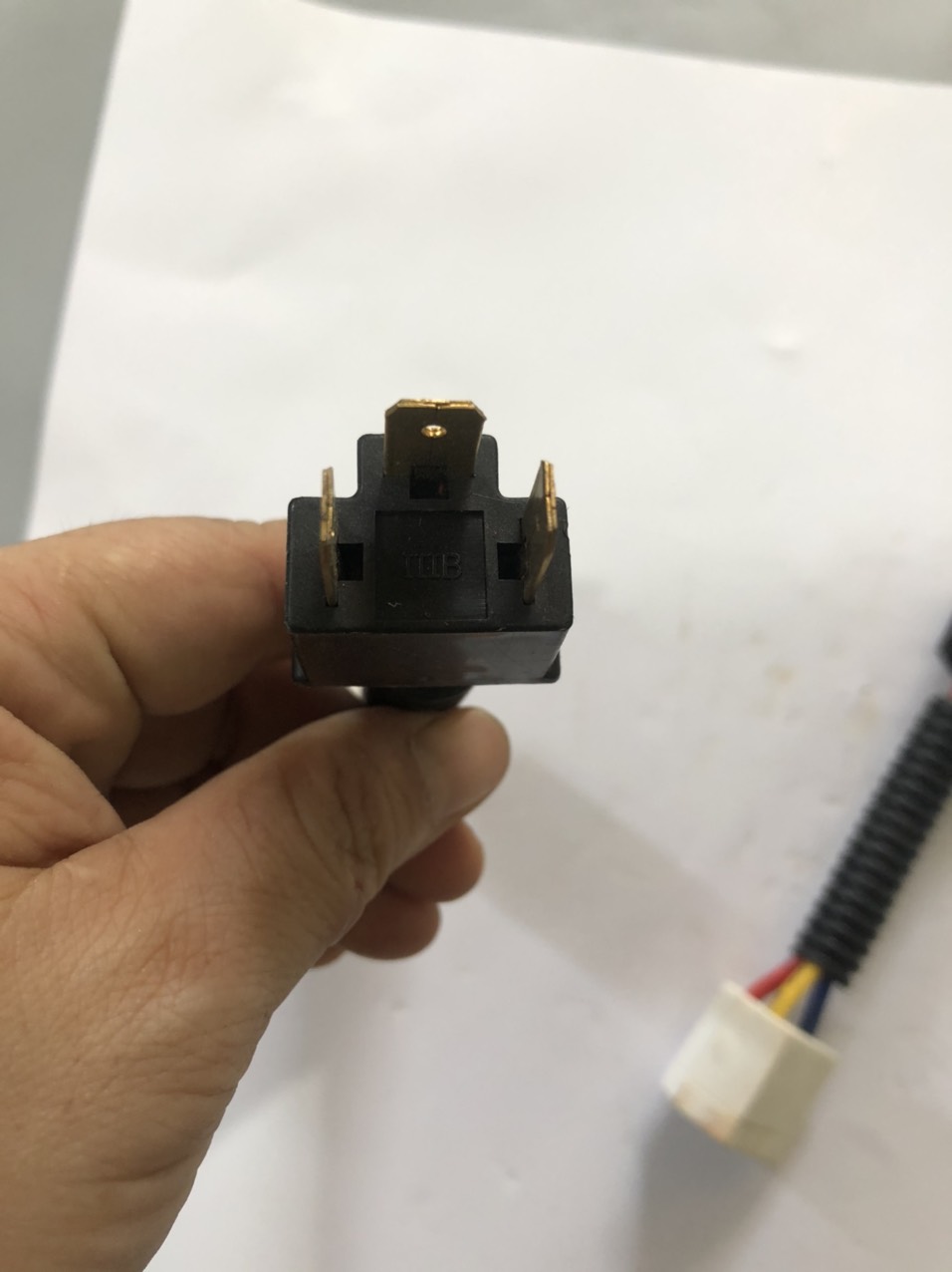 Rắc cắm bóng H4 3 chân RIP