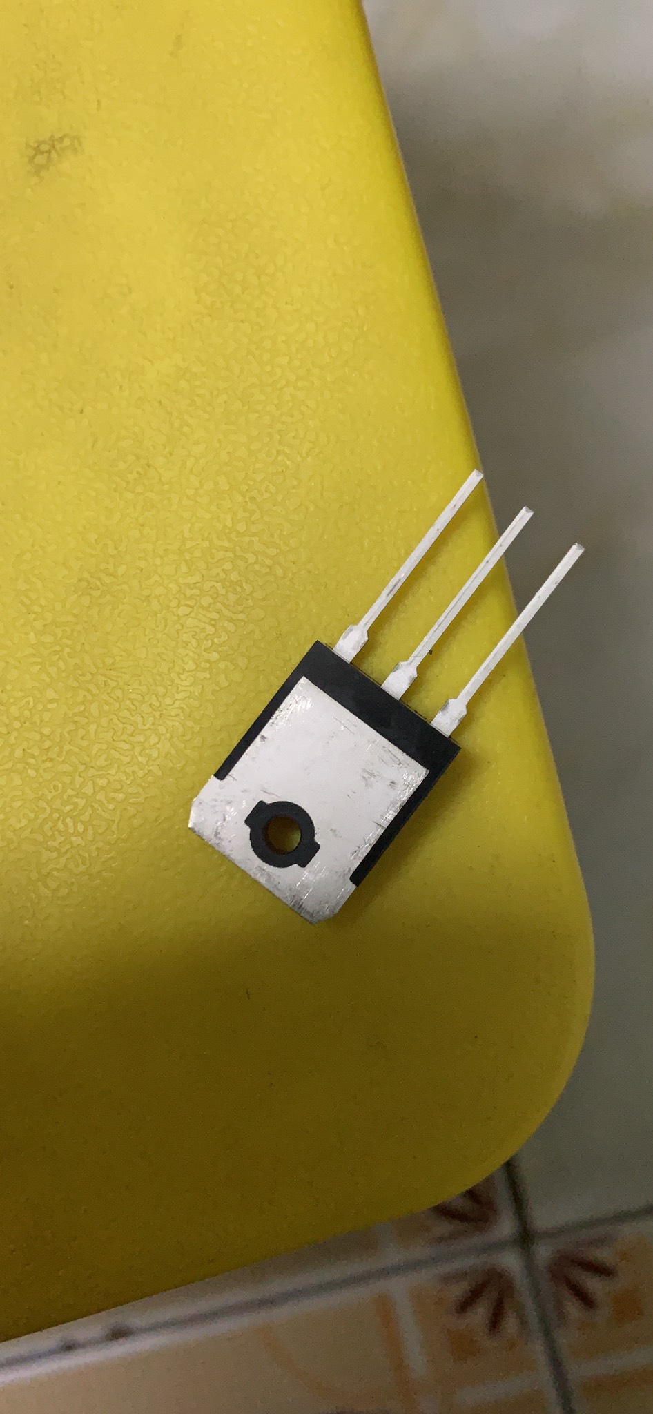 KEC B688 TRANS PNP 8A 120V hàng mới