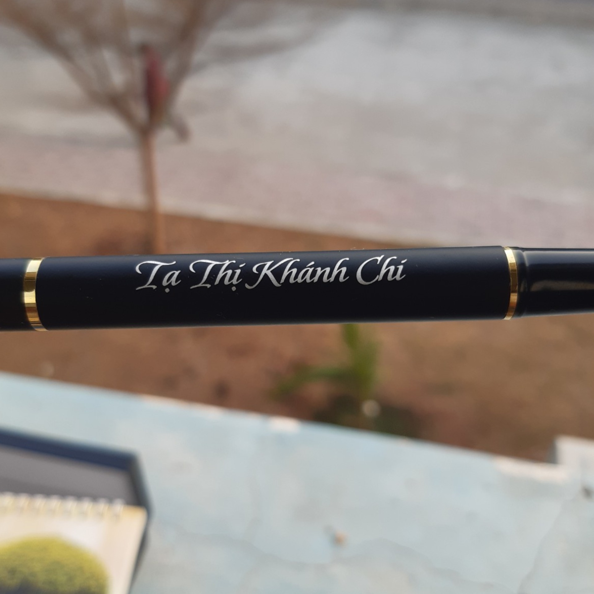 Bút ký dạ bi khắc tên BYL