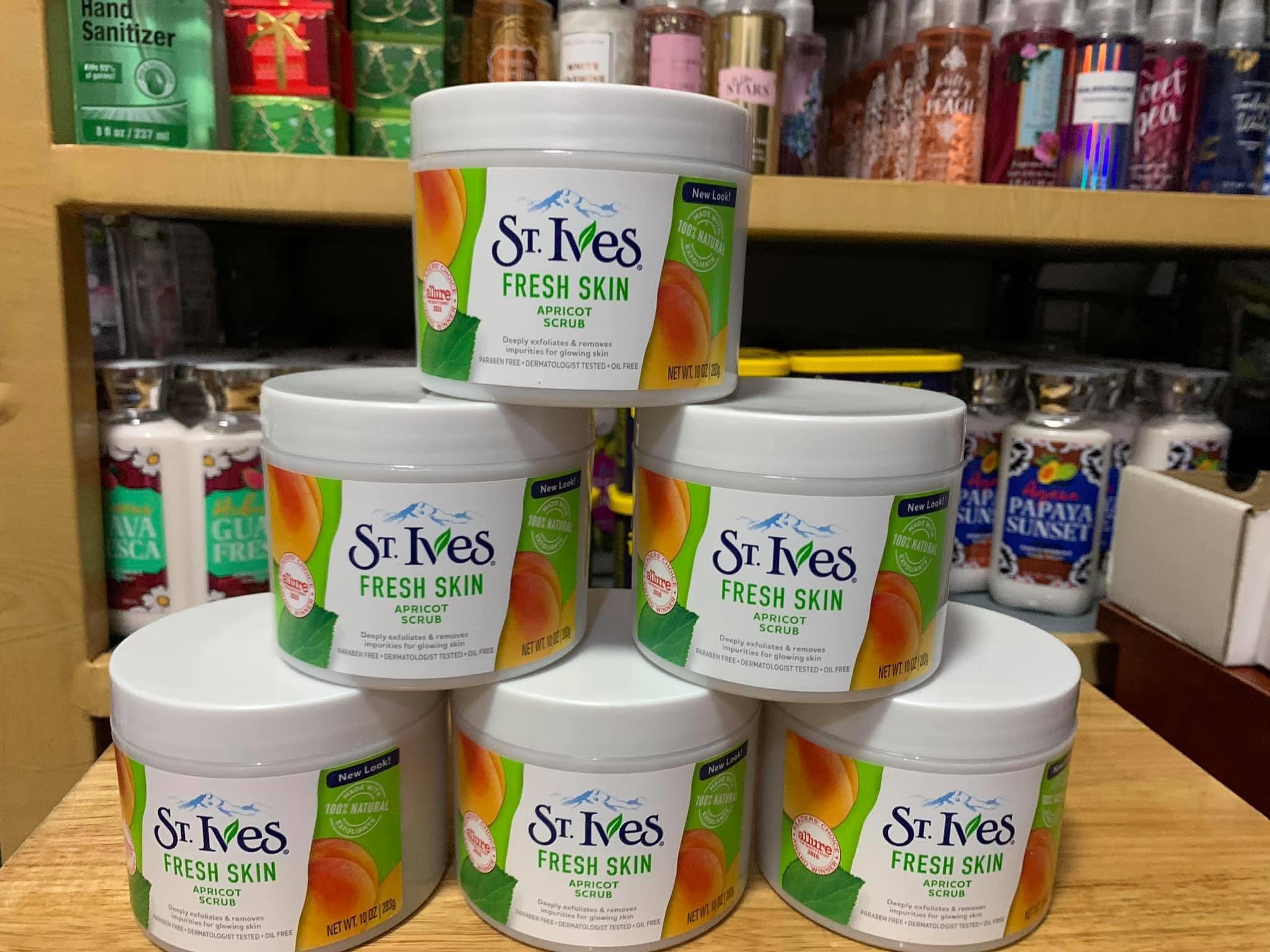 Tẩy tế bào chết ST. Ives mơ 283g