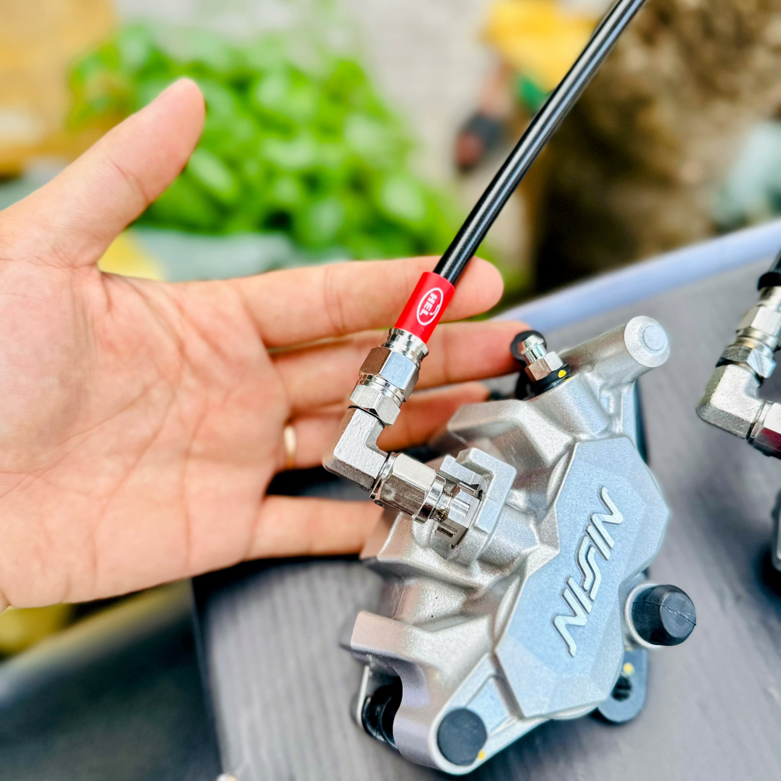 Dây dầu hel 90 độ đầu inox 304 njssin 81cnc