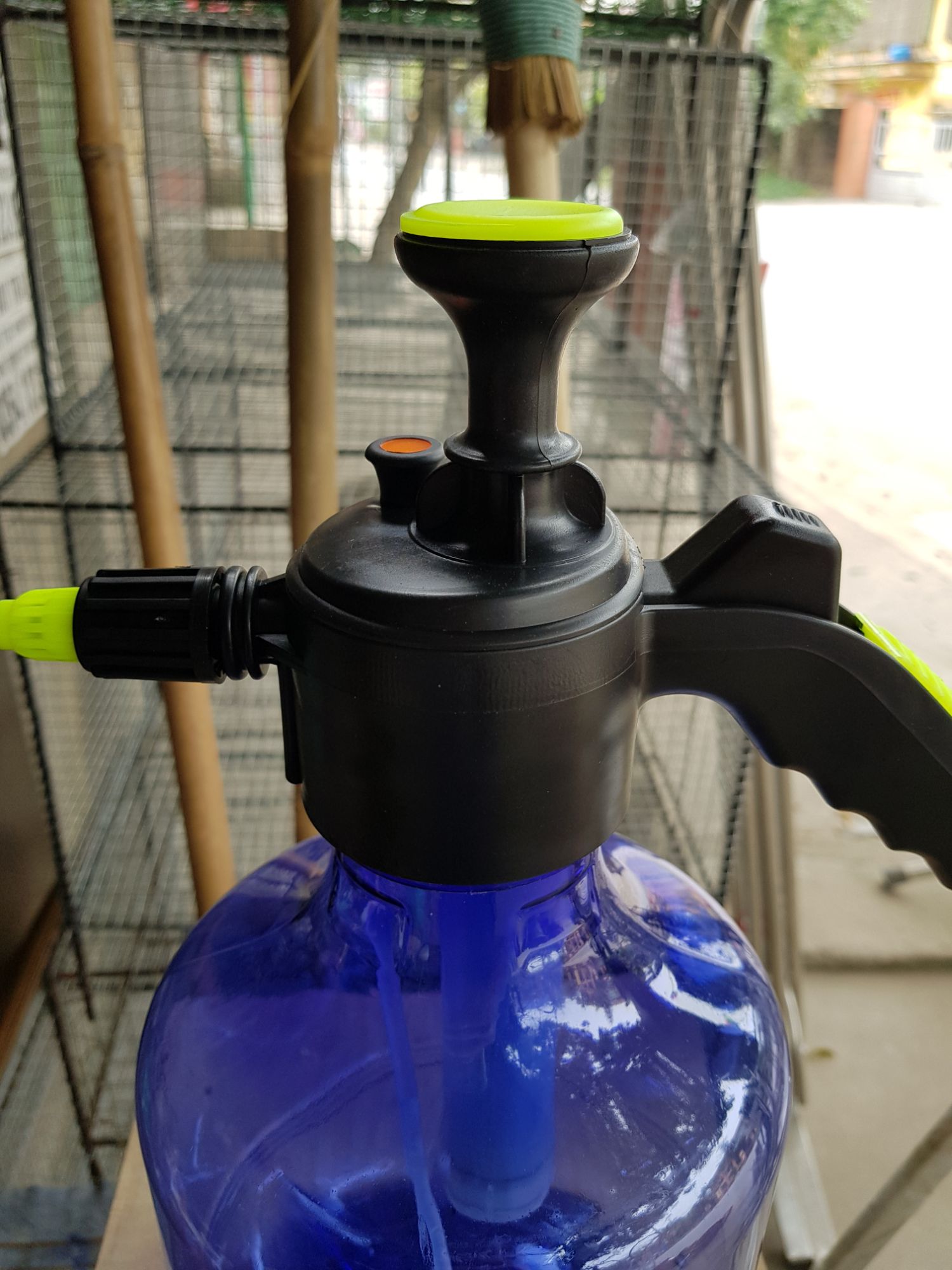 Bình xịt tưới cây nén khí 3 lít