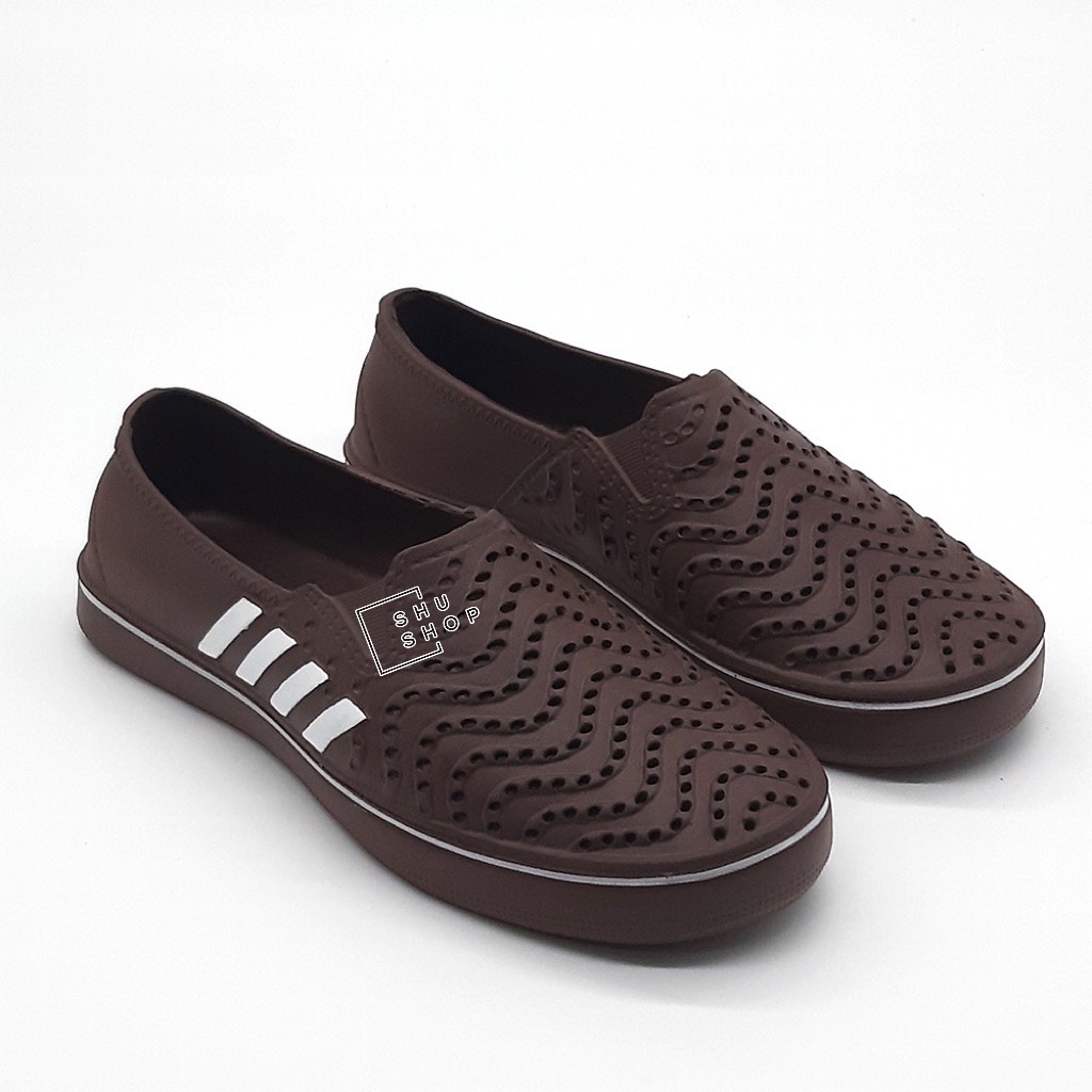 [HCM]Giày nhựa lười nam 4 sọc lỗ thoáng khí bít mũi đi mưa êm chân siêu bền SHU SHOES- G028