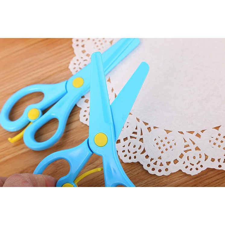 Kéo tập cắt an toàn cho bé