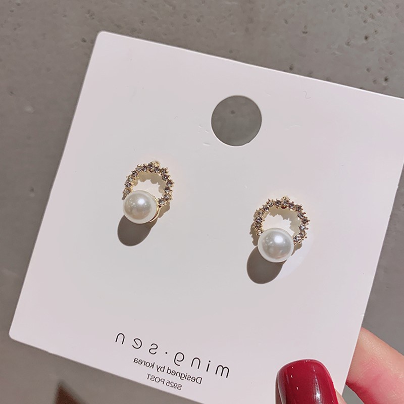 Women's Round Face Pearl Earrings Elegant Korean Style