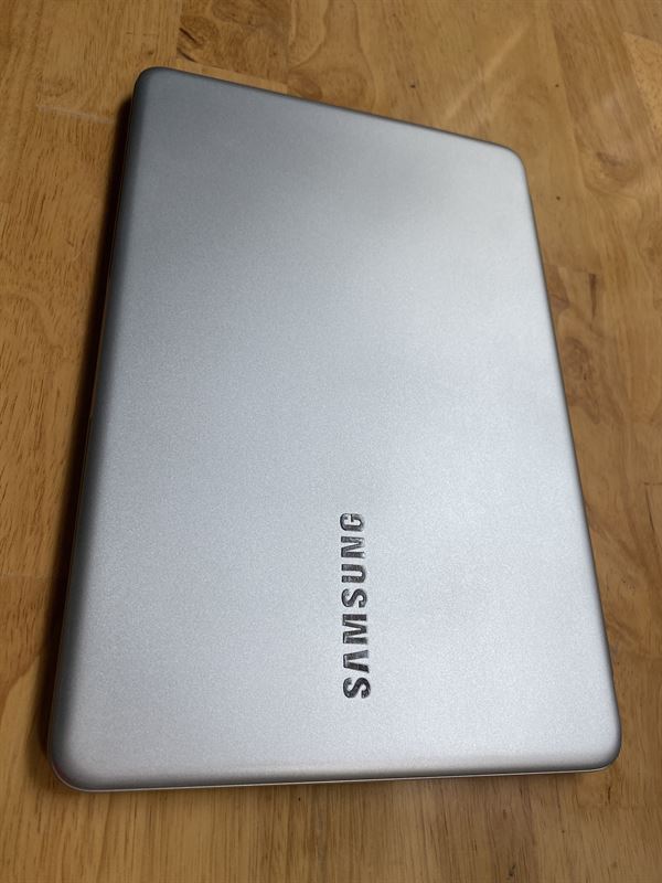Laptop Samsung NP900X3T, i7 – 8550u, 8G, 256G, 13.3in, FHD, pin 10h, siêu nhẹ, giá rẻ