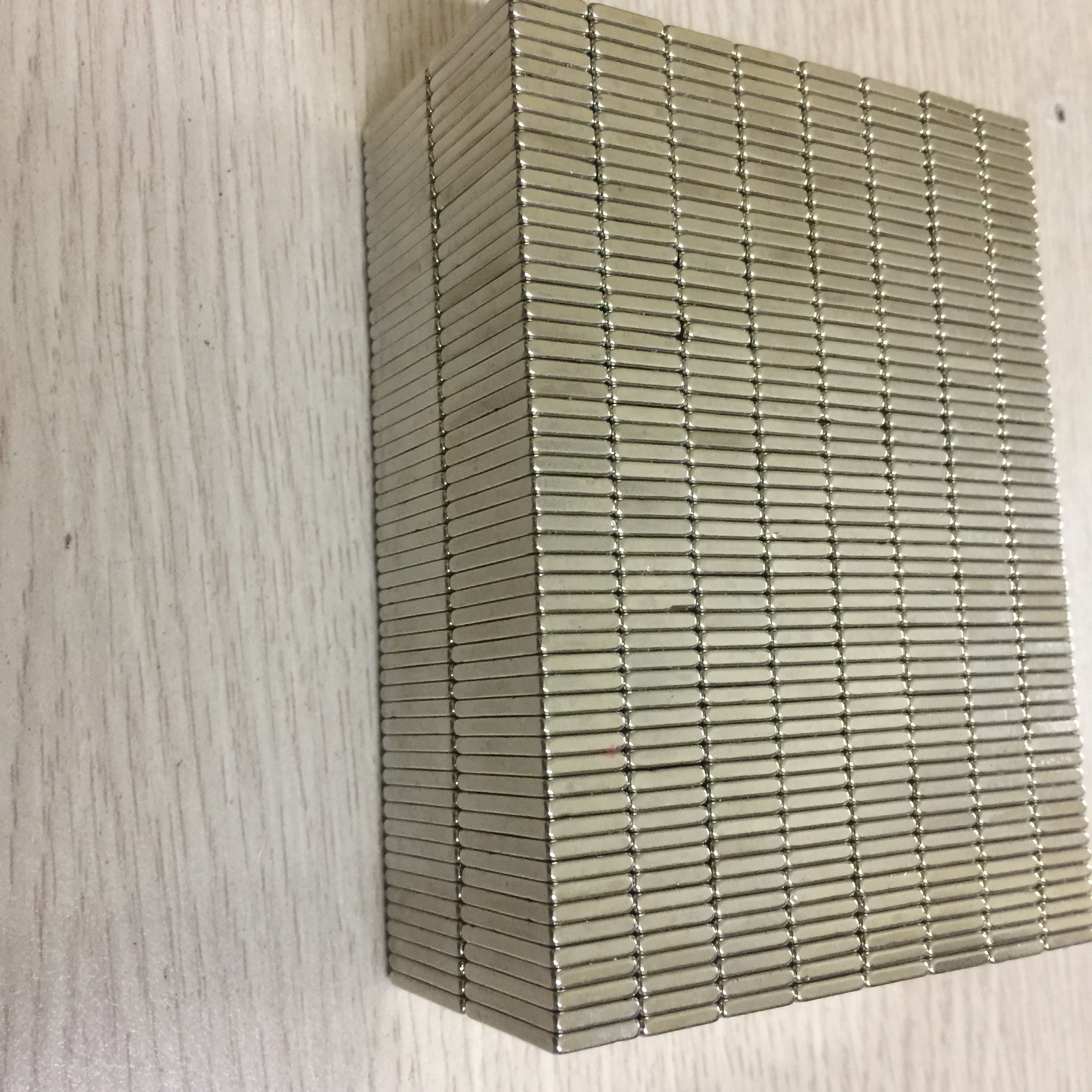 NAM CHÂM ĐẤT HIẾM 20X10X2MM
