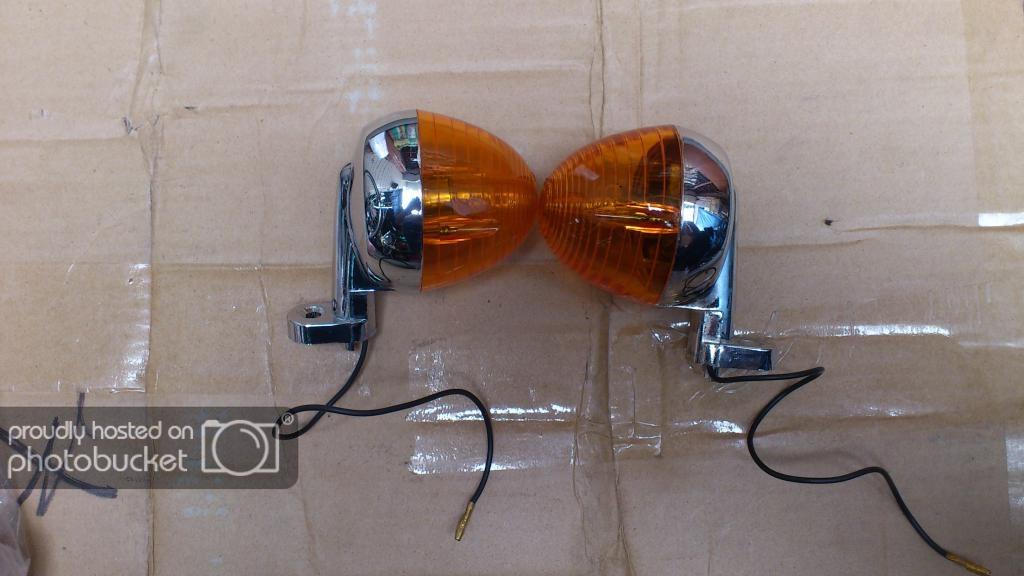 Bộ 2 đèn Xi nhan xe 67, CD, Benly, chaly (kèm bóng)
