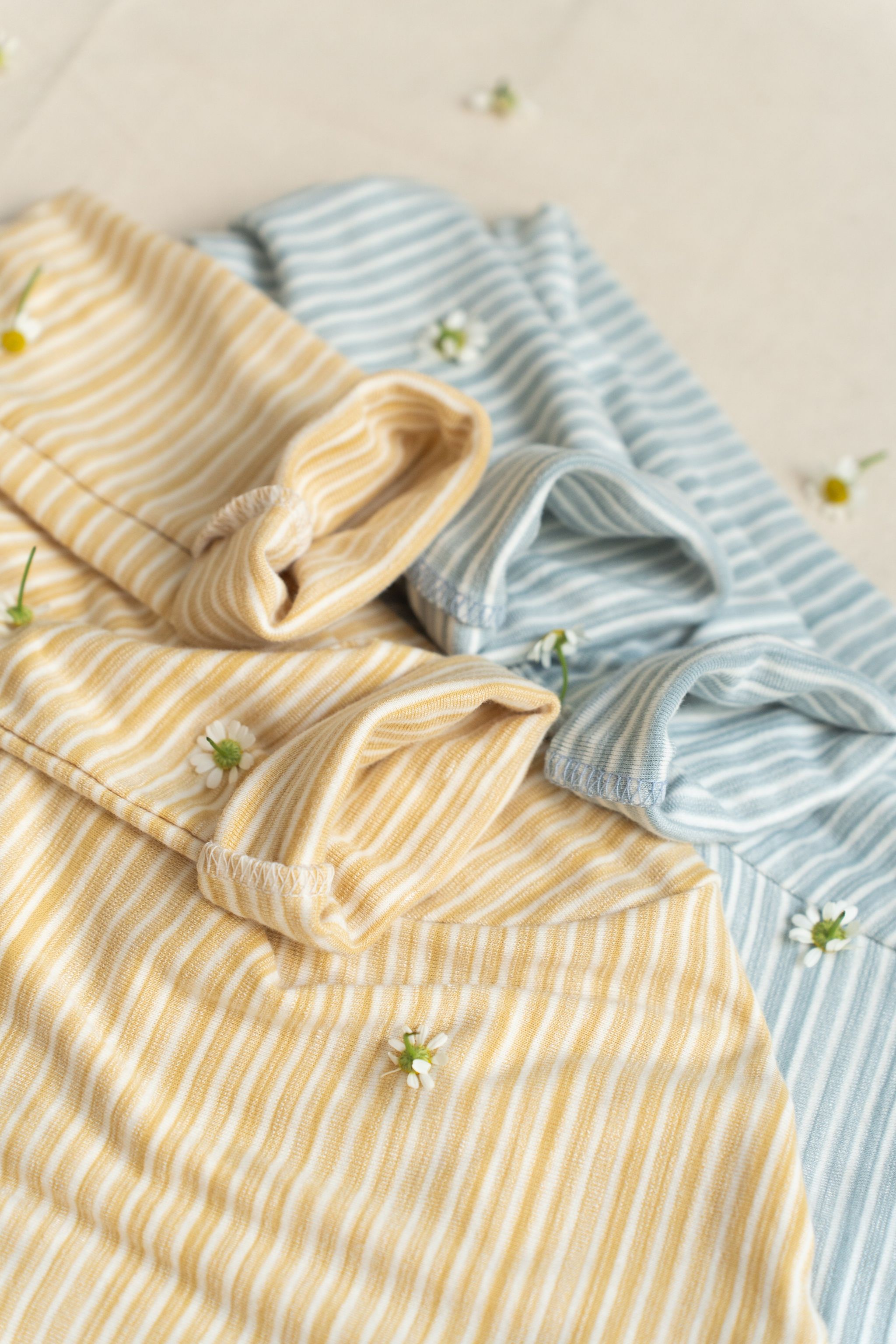 Áo sweater kẻ dài tay cổ 3F MADELEN