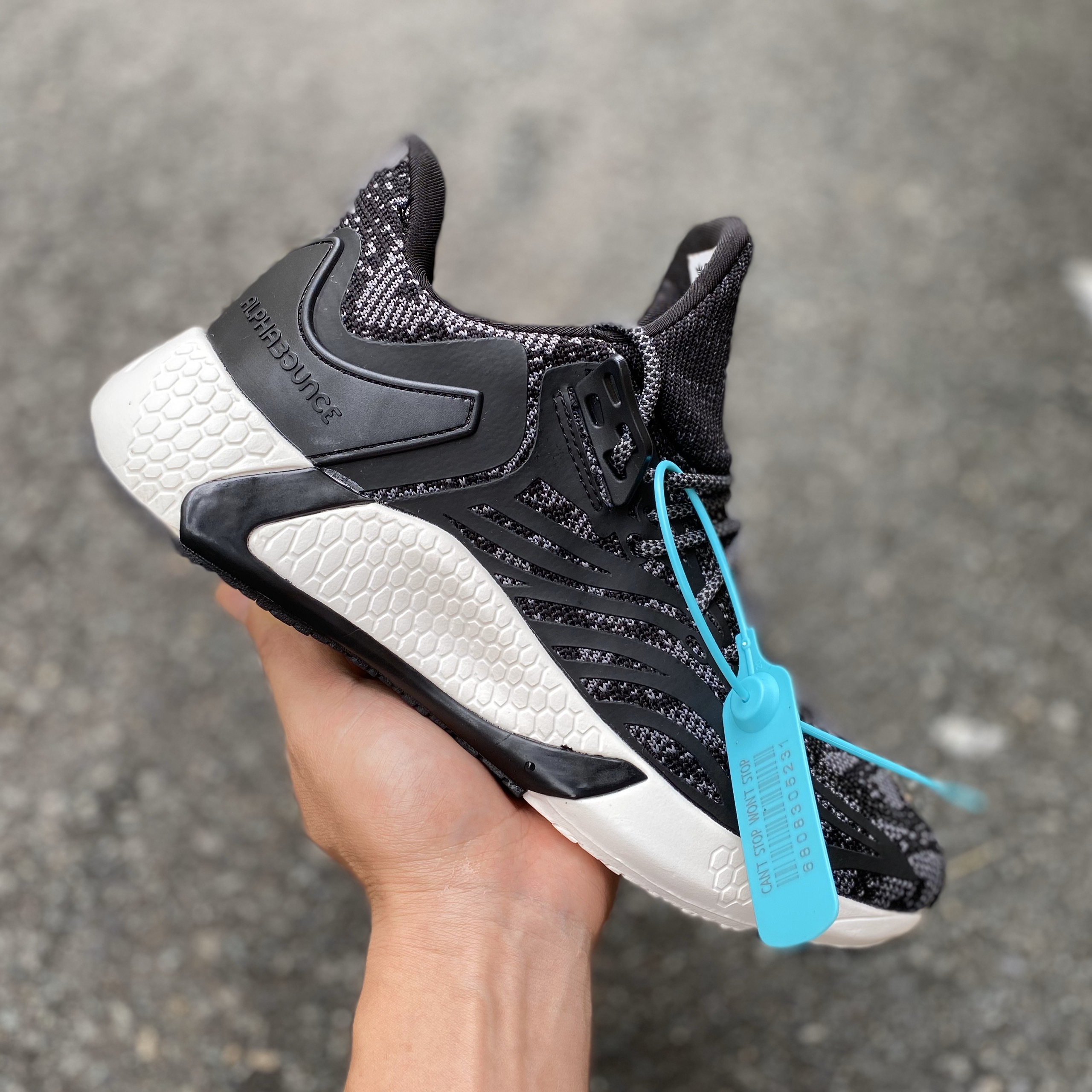 Giầy alphabounce đen đế trắng nam