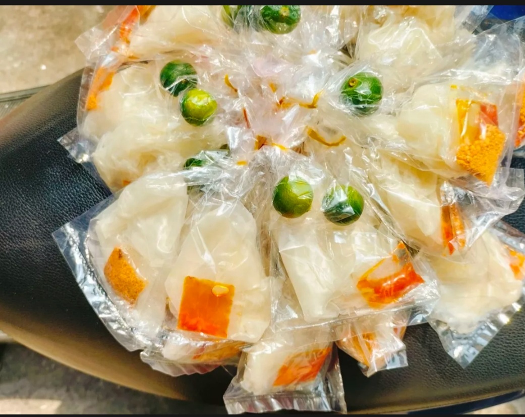 Bánh tráng rìa phơi sương vò muối tắc sate combo 10 bịt 30gr