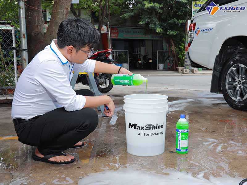 Dung dịch rửa xe có chạm Tenzi – Shampo Neutro 1 lít