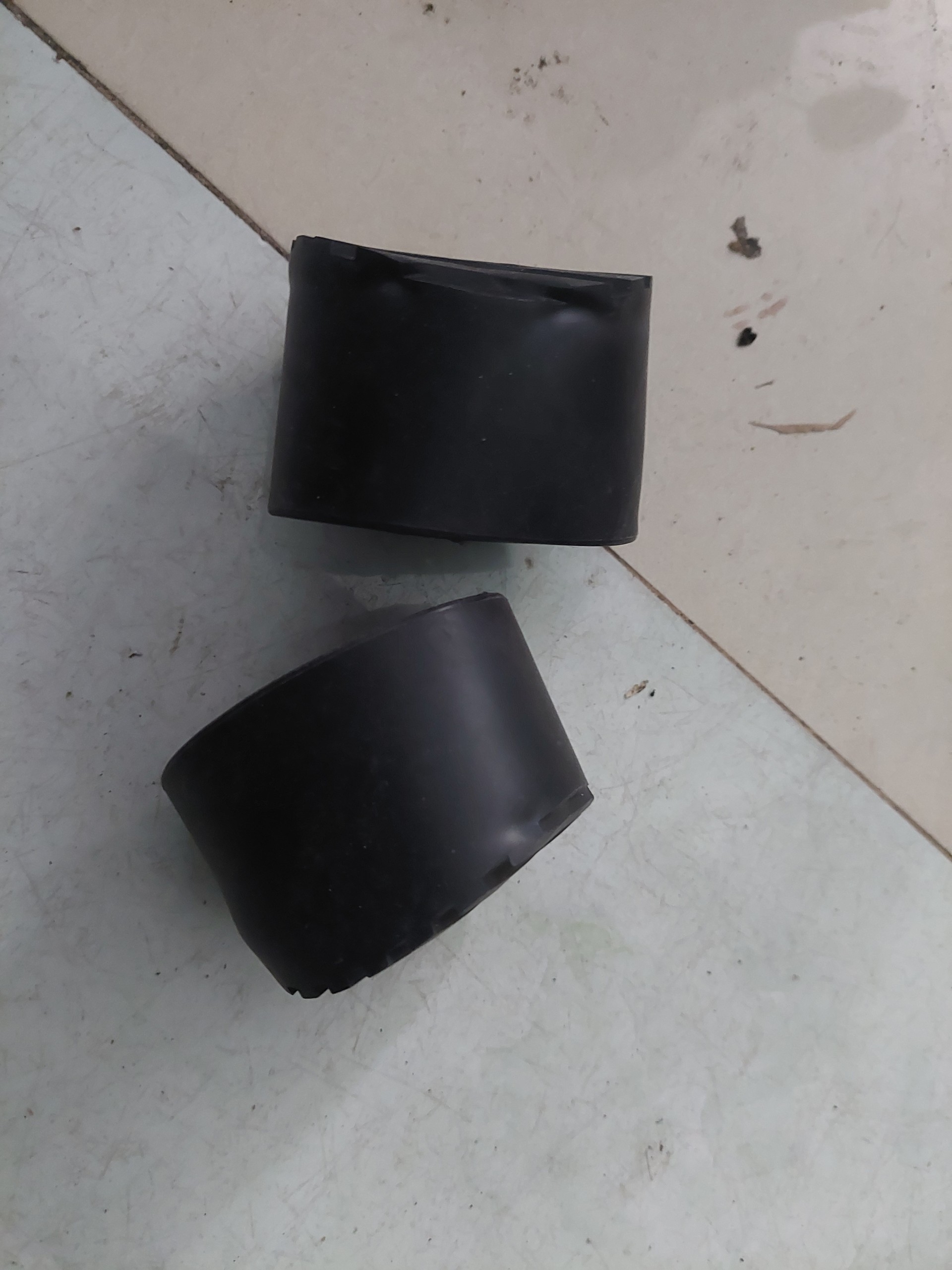 1 cặp chân đế cao su thang rút đơn  từ 3m2 đến 6m ( 2 cái)