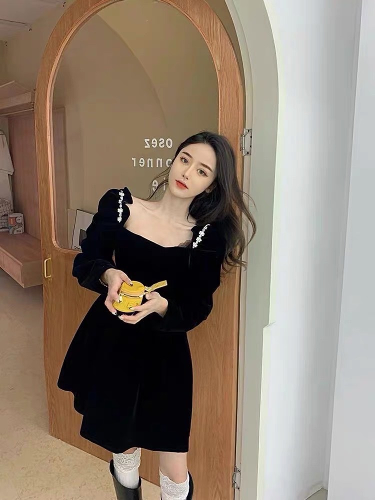 Đầm Nhung đen sét cườm vai cực sành điệu, xinh lung linh hàng đẹp lắm