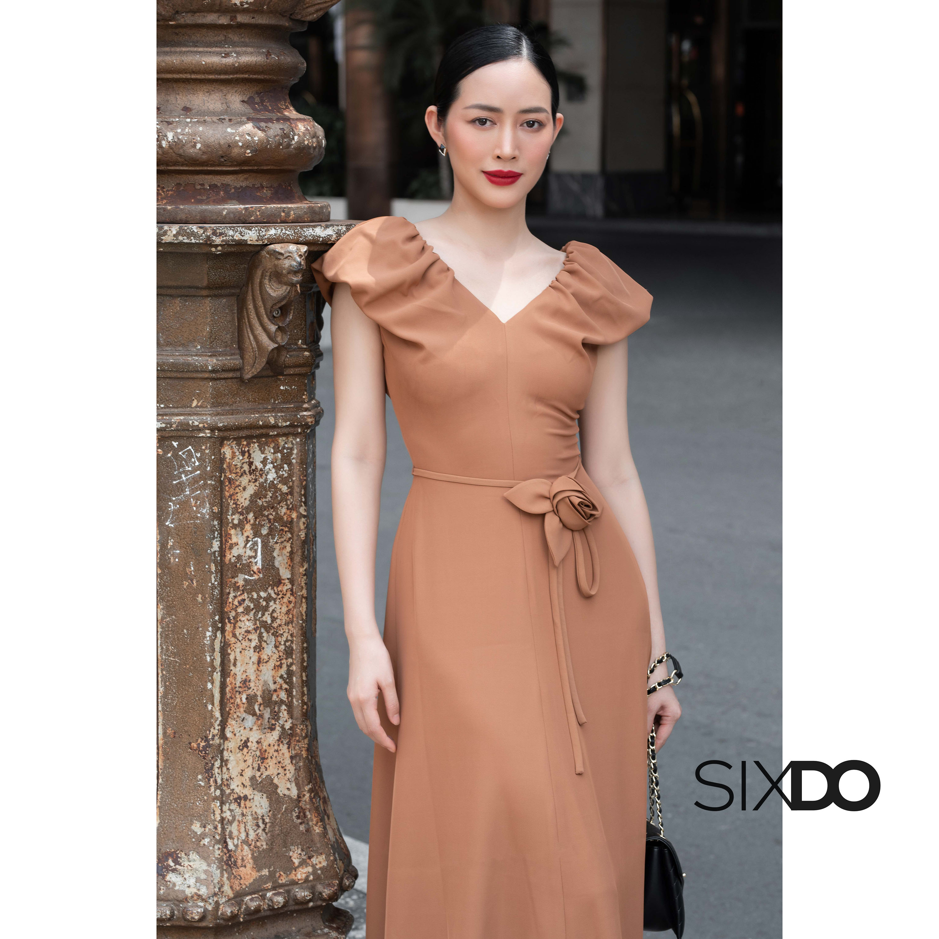 Đầm lụa nâu cổ V tay phồng SIXDO (Yellowish Brown Midi Silk Dress With Flower)