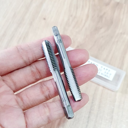 BỘ 2 CÂY VÍT TARO REN TRONG CẦM TAY SIZE M8