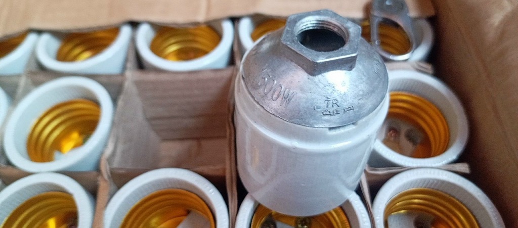 Đui sứ E40