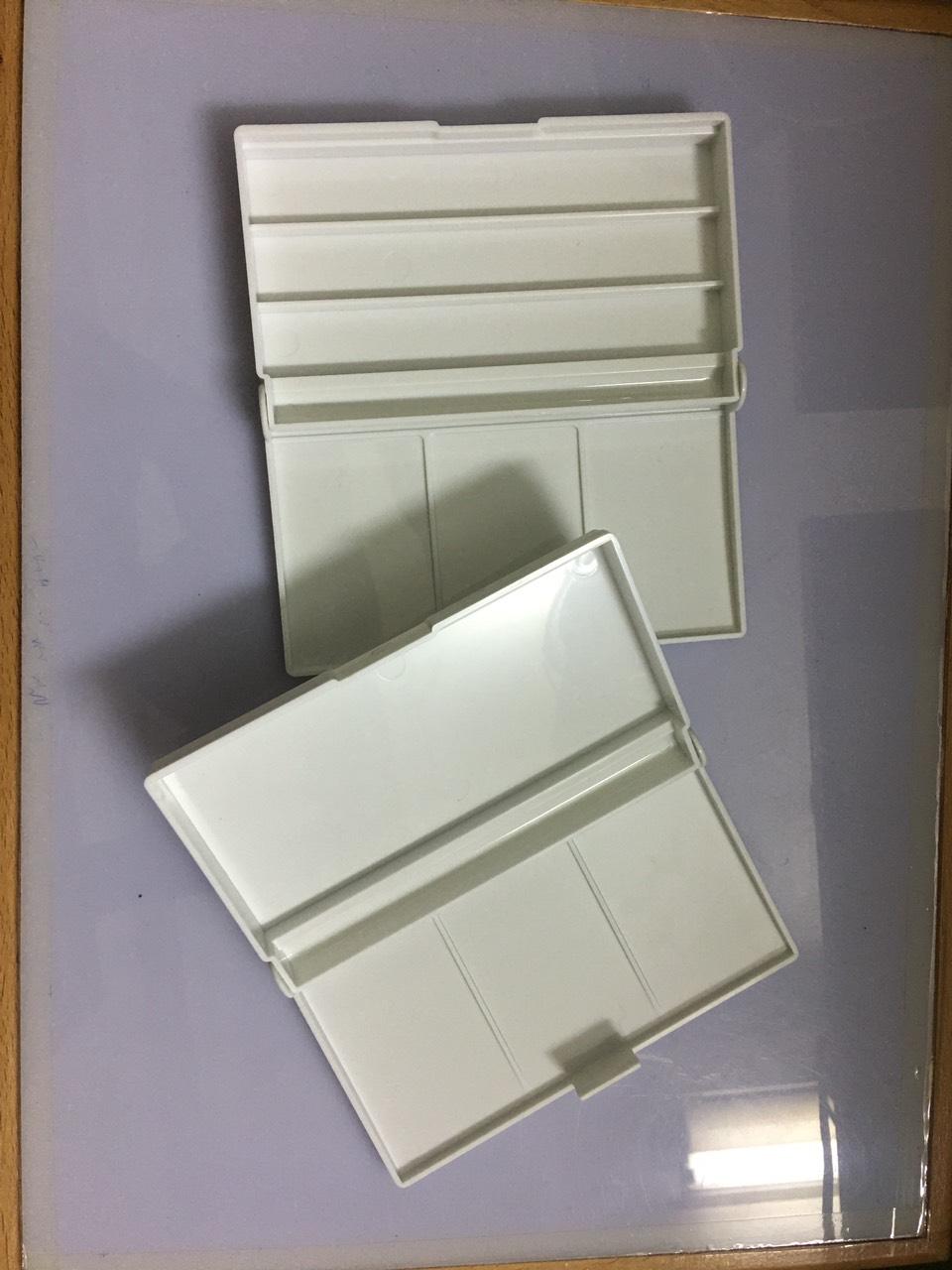 Hộp nhựa rỗng đựng pan