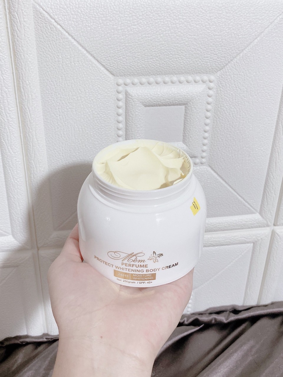 [HCM]KEM BODY MỀM NƯỚC HOA A-COSMETICS (HÀNG CHÍNH HÃNG CÔNG TY).