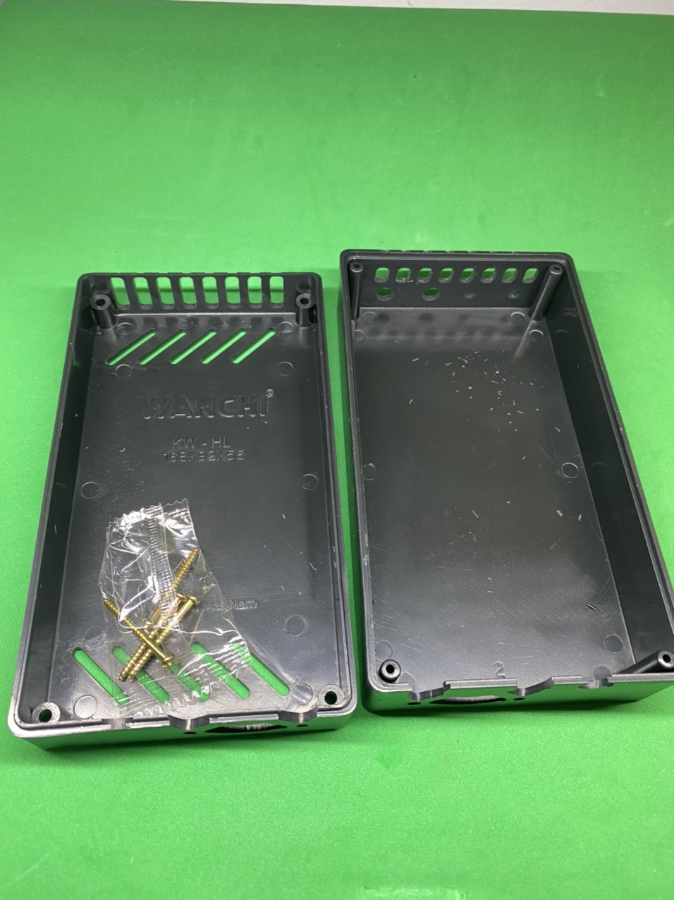 Hộp nhựa 4 fet 6 fet 168x92x56mm khoan sẳn phay CNC dùng lắp mạch điện