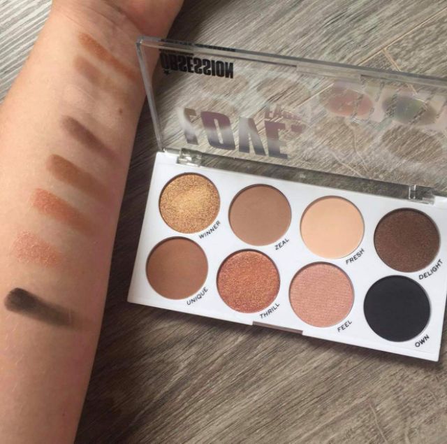 Bảng má 8 brush queen Makeup revolution