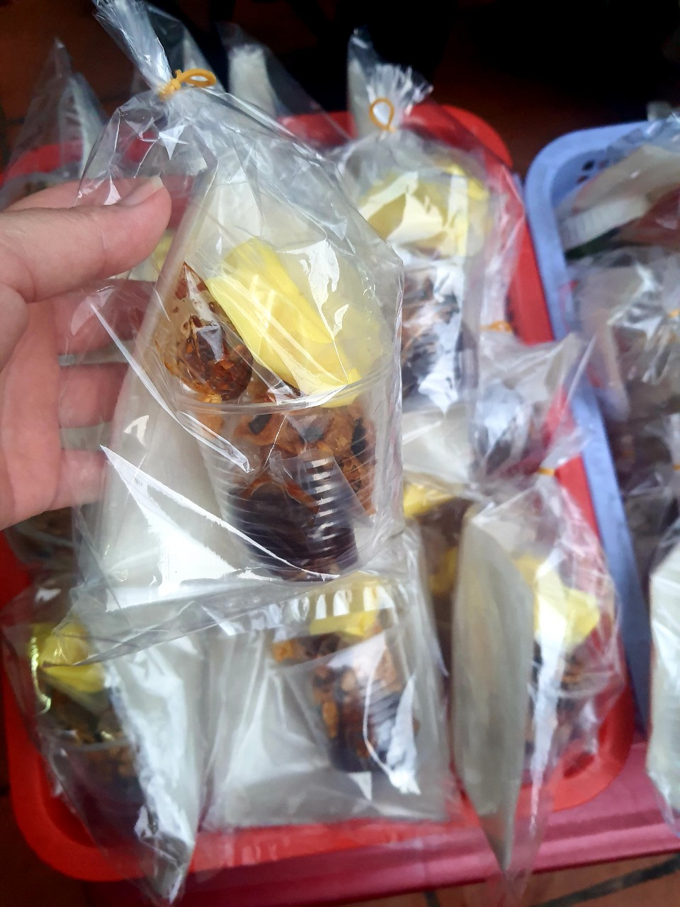 5 bịch bánh tráng chấm sốt me ,bơ
