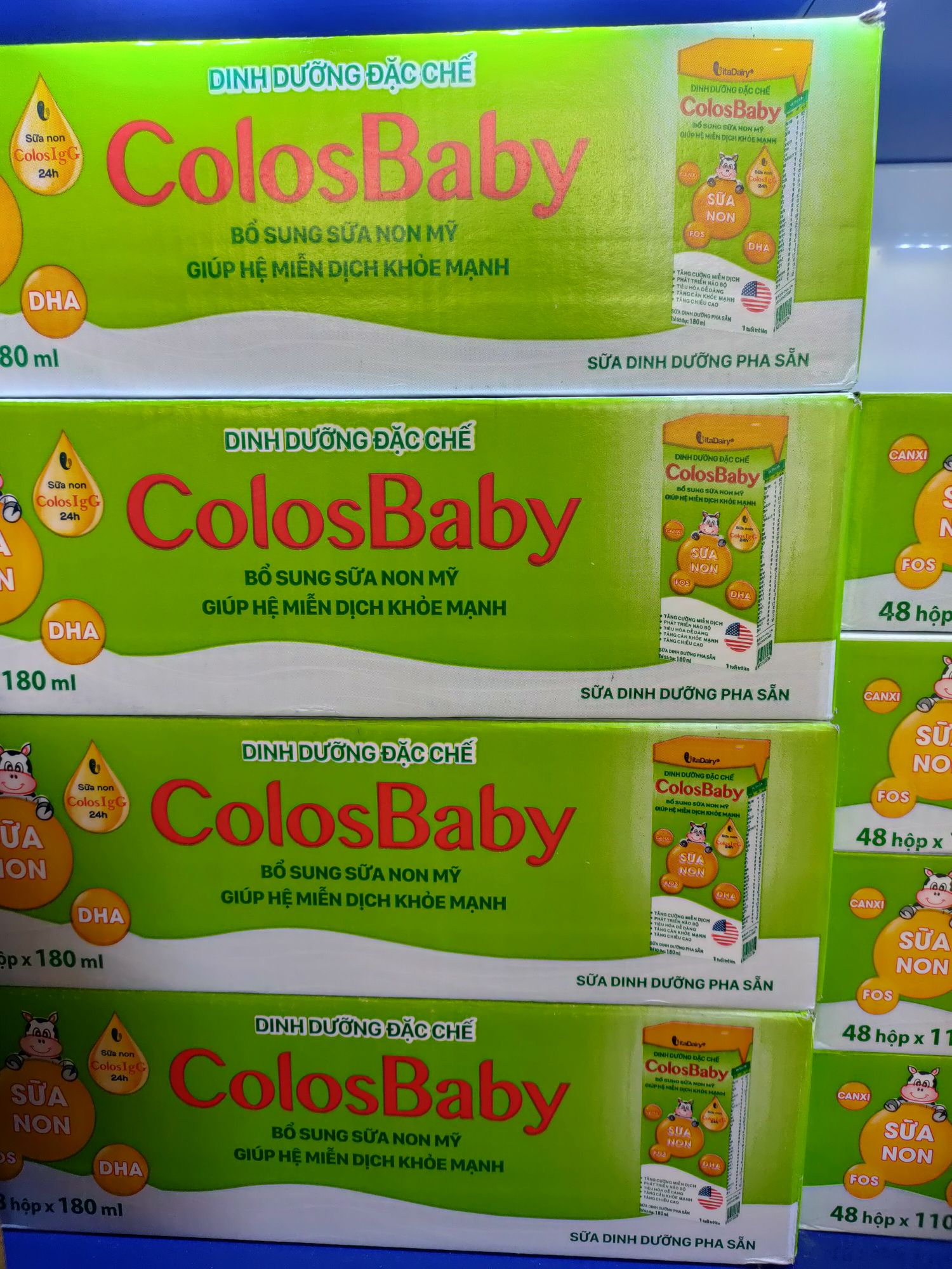 Thùng sữa bột pha sẵn Colosbaby (48 hộp x180ml)