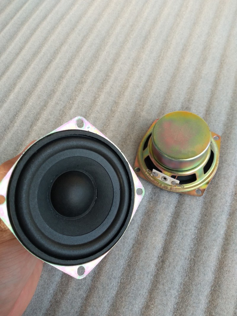 2 chiếc bass 8 cm vi tính