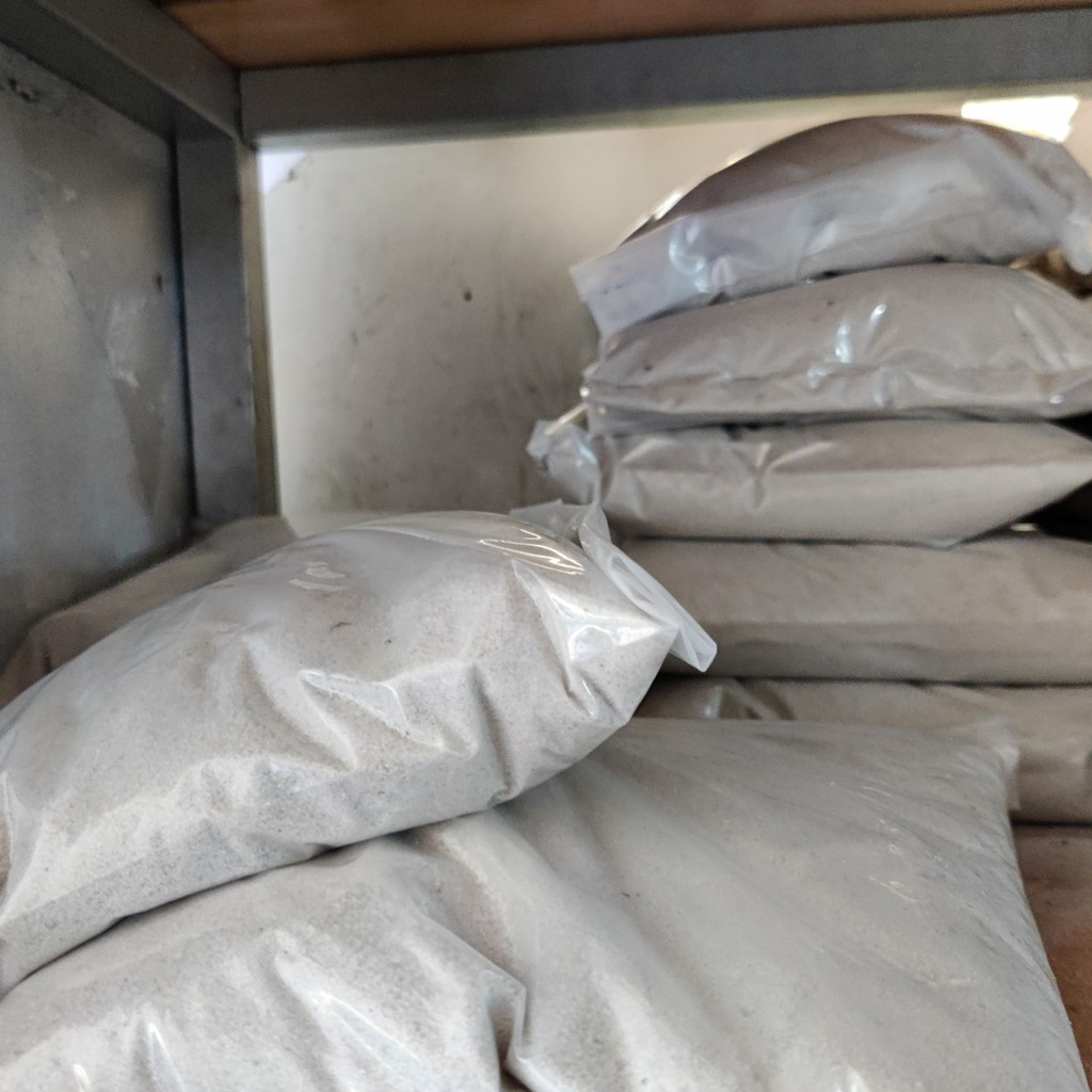 Cát biển trắng trải nền hồ cá 1kg