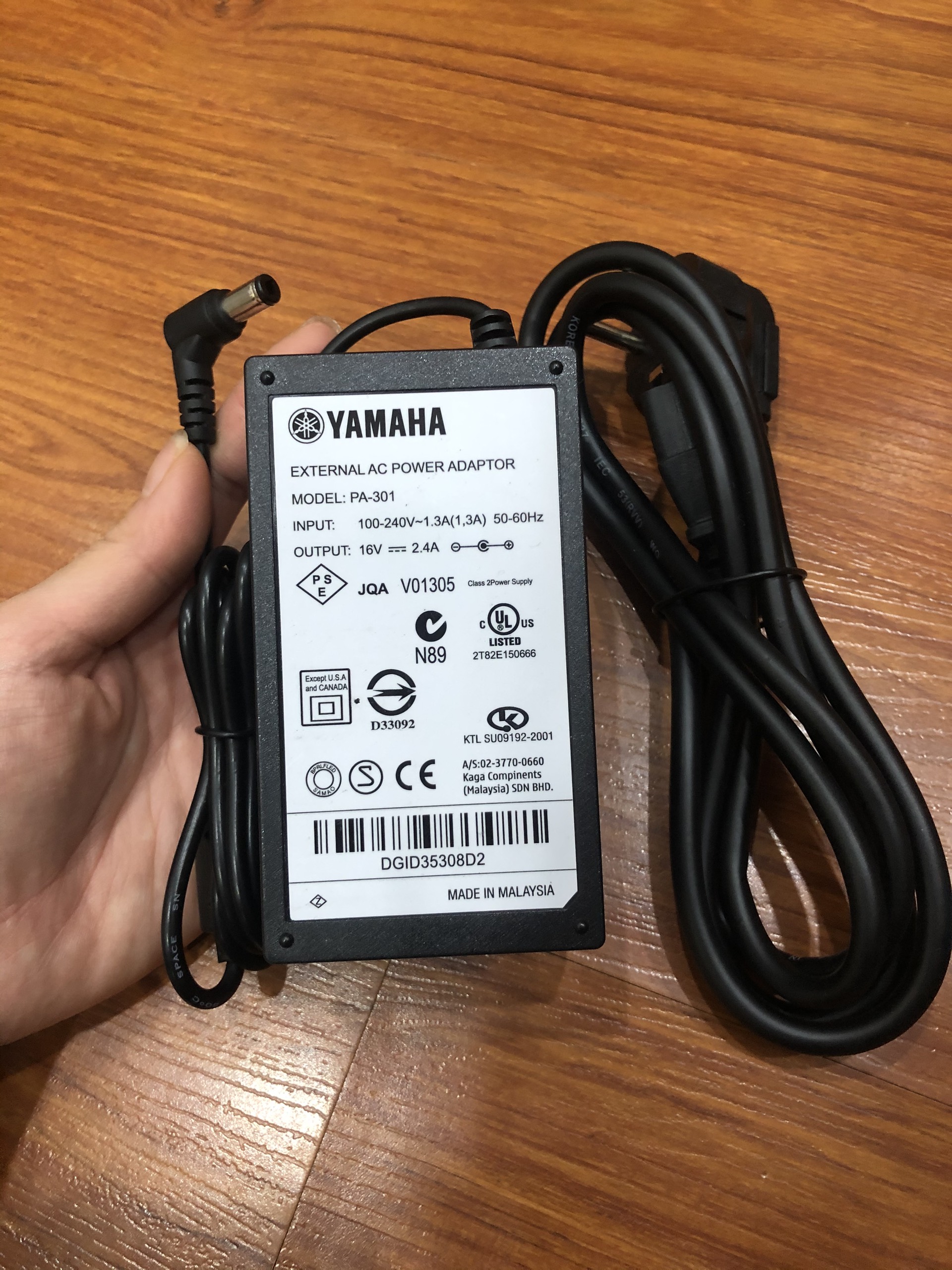 DC 16v 2.4A dây nguồn cho đàn yamaha PSR-S950