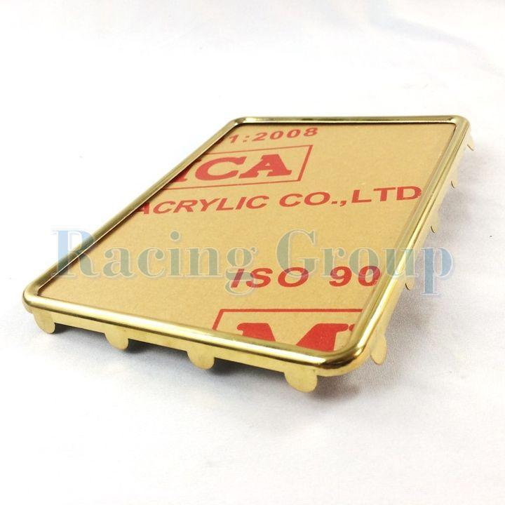 Khung biển số màu vàng có mica và phụ kiện như hình