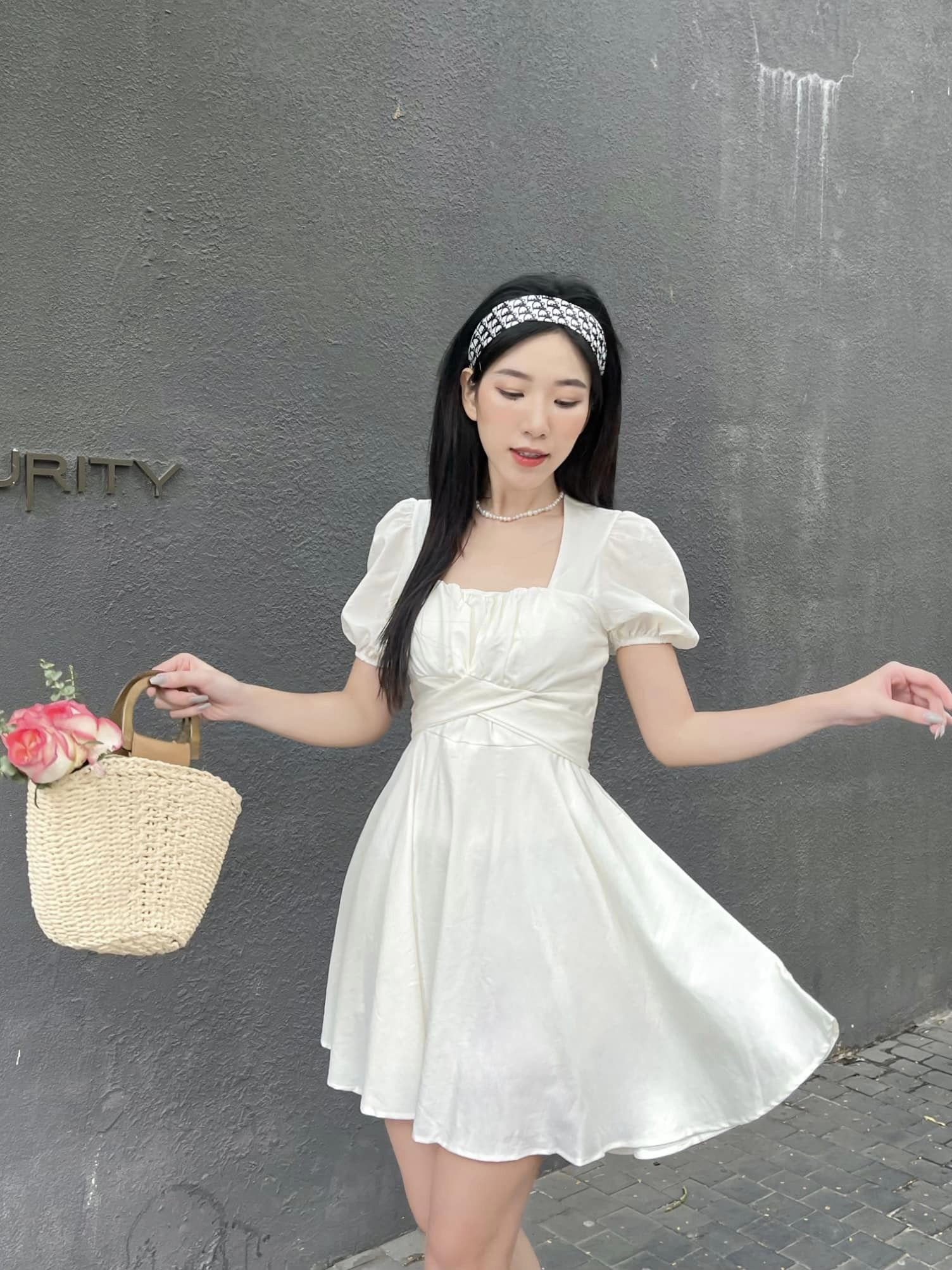 Đầm (có bigsize) trắng cột eo có mút ngực hở lưng cutout H35 (lyly.shop1509)