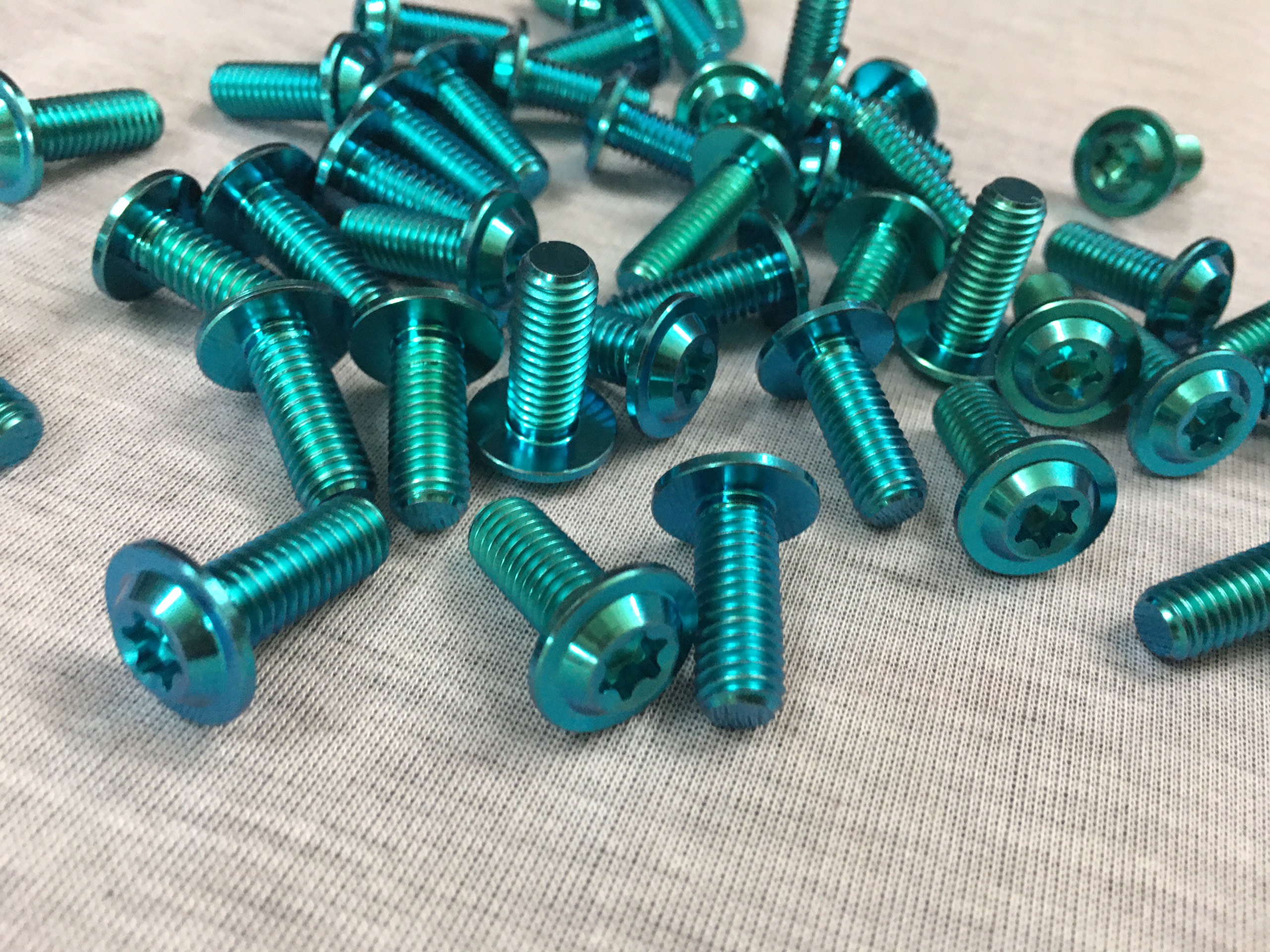 Ốc đĩa GR5 cao cấp 8li25 Xanh Lục Bảo