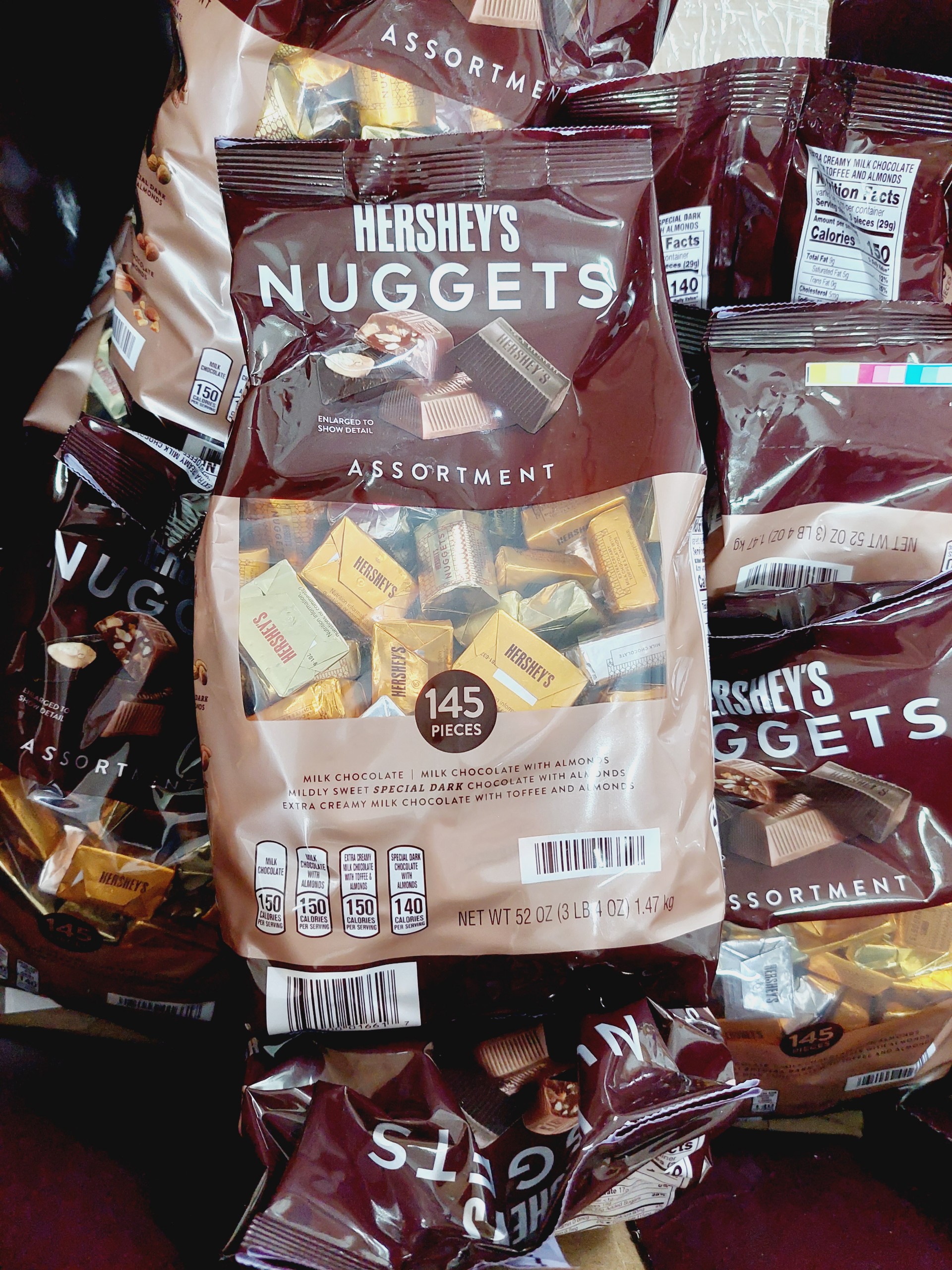 SOCOLA HẠNH NHÂN HERSHEY'S NUGGETS ASSORTMENT VARIETY PACK 1,47KG MỸ (Date 8.2023)