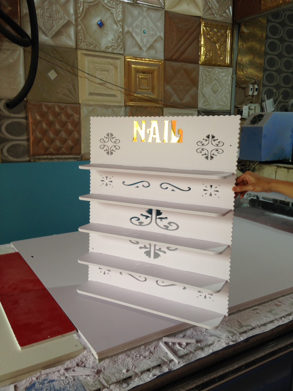 Kệ sơn nail chữ Nail vàng