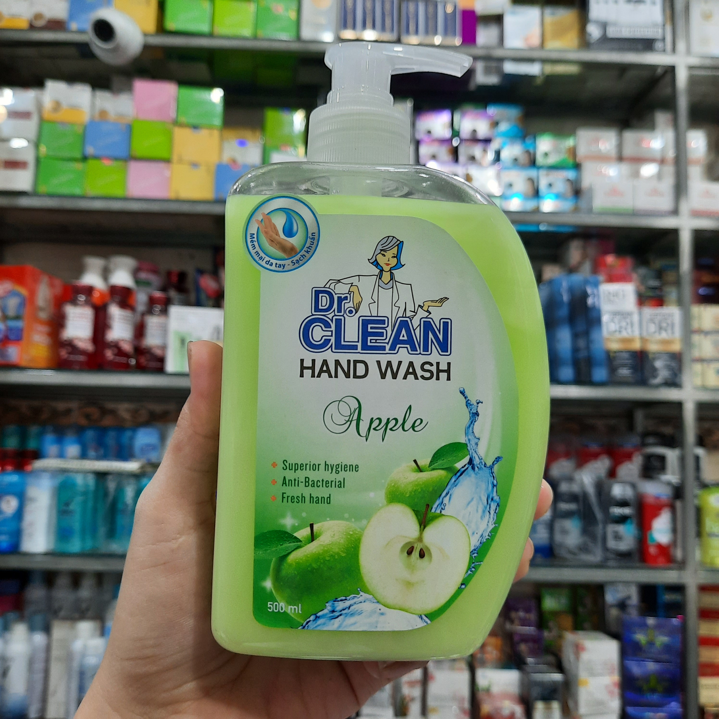 Nước rửa tay Dr. Clean hương Táo chai 500ml