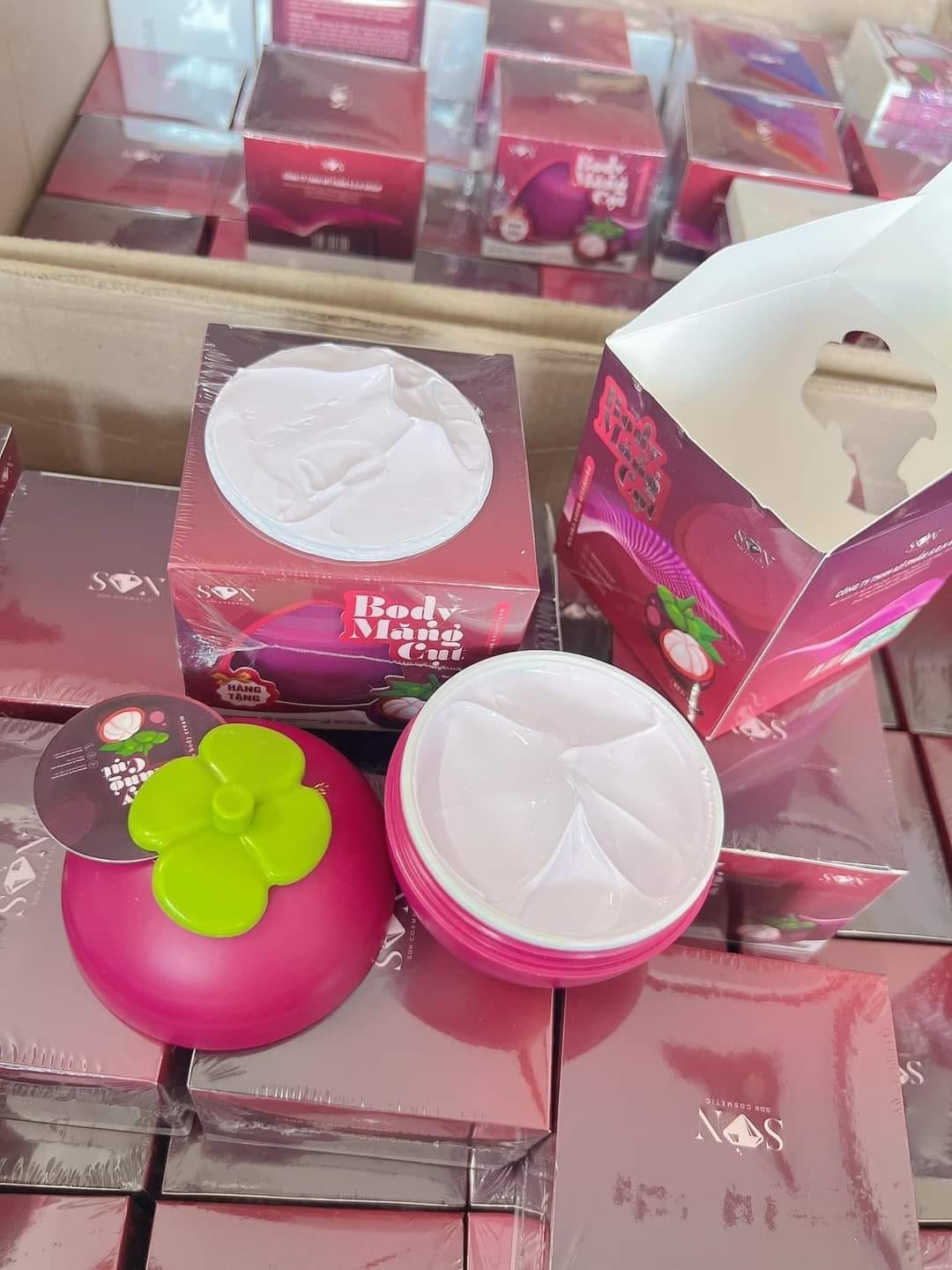 (MUA 1 TẶNG 1)KEM DƯỠNG TRẮNG DA BODY MĂNG CỤT