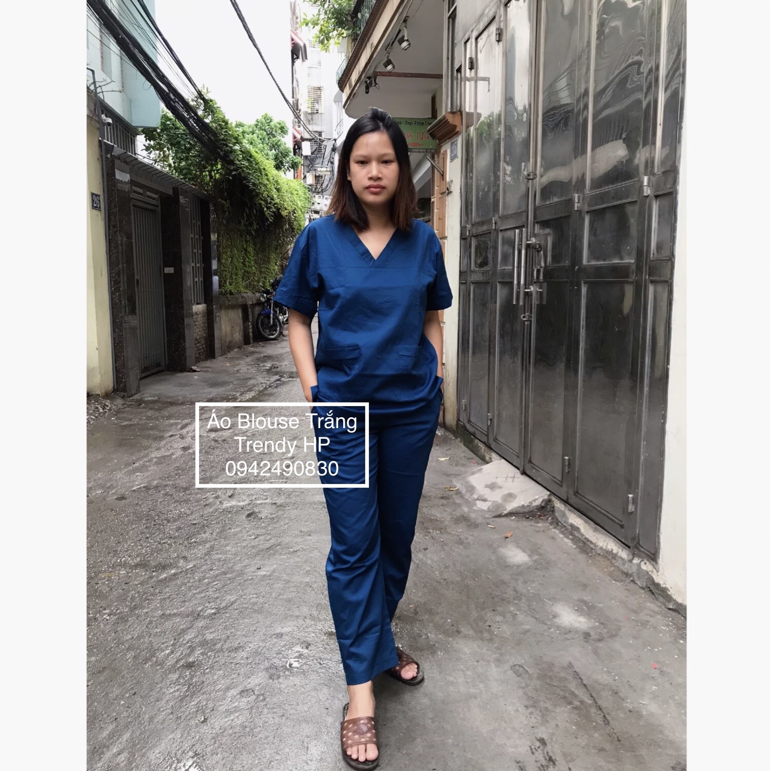 Bộ scrubs cổ tim cao cấp - bộ kỹ thuật viên nữ màu xanh Navy cho bác sĩ, y tá, thẩm mỹ viện