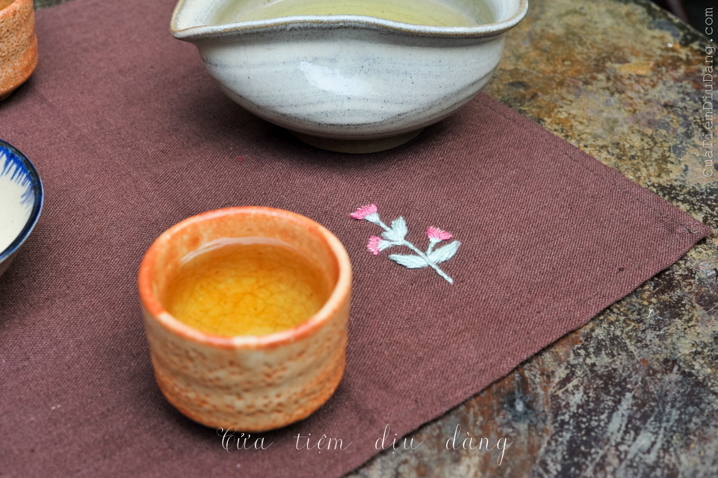 Khăn tay (Khăn mùi xoa) vải linen thêu thủ công – Cúc chi