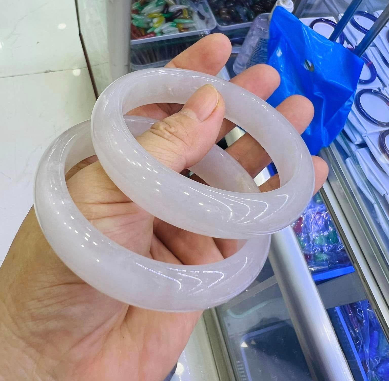 Vòng liền khối cẩm thạch trắng size lớn