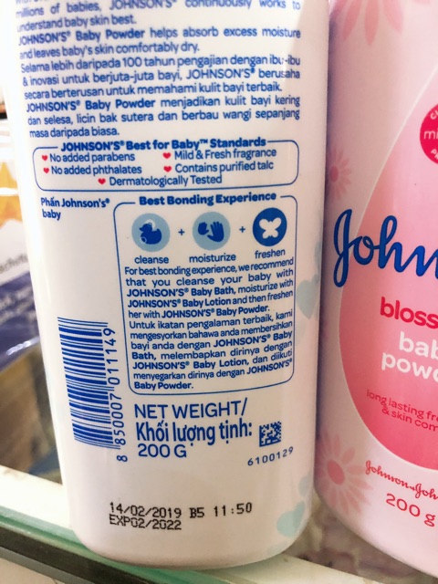 Phấn thơm Johnson's Baby Powder Blossom chai 200g
