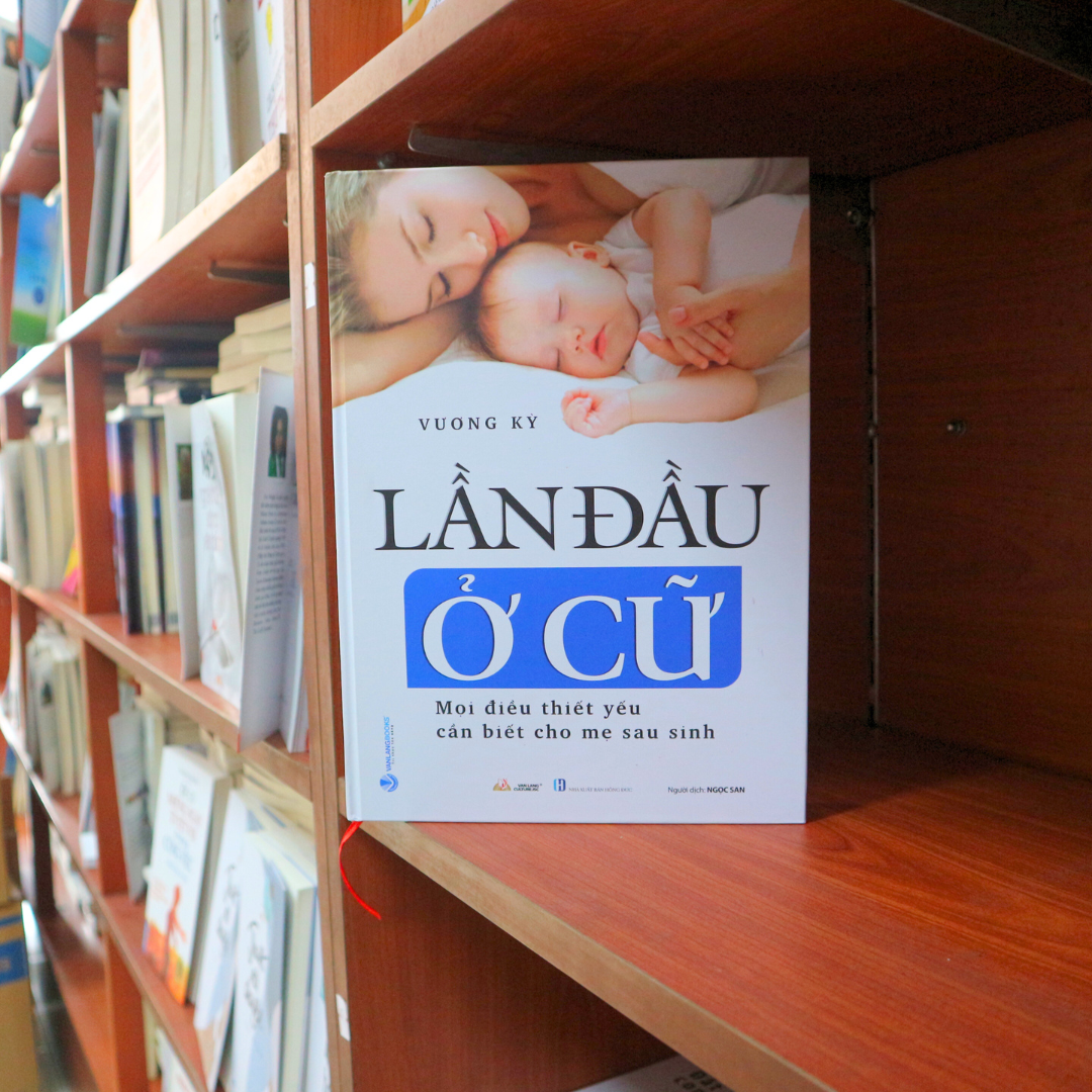 Sách - Lần Đầu Ở Cữ-Vanlangbooks