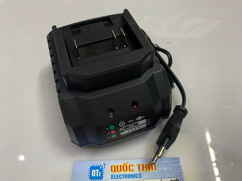 Dock sạc pin makita 5s 21v 2a