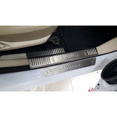 Bậc cửa trong Xpander 2020 inox