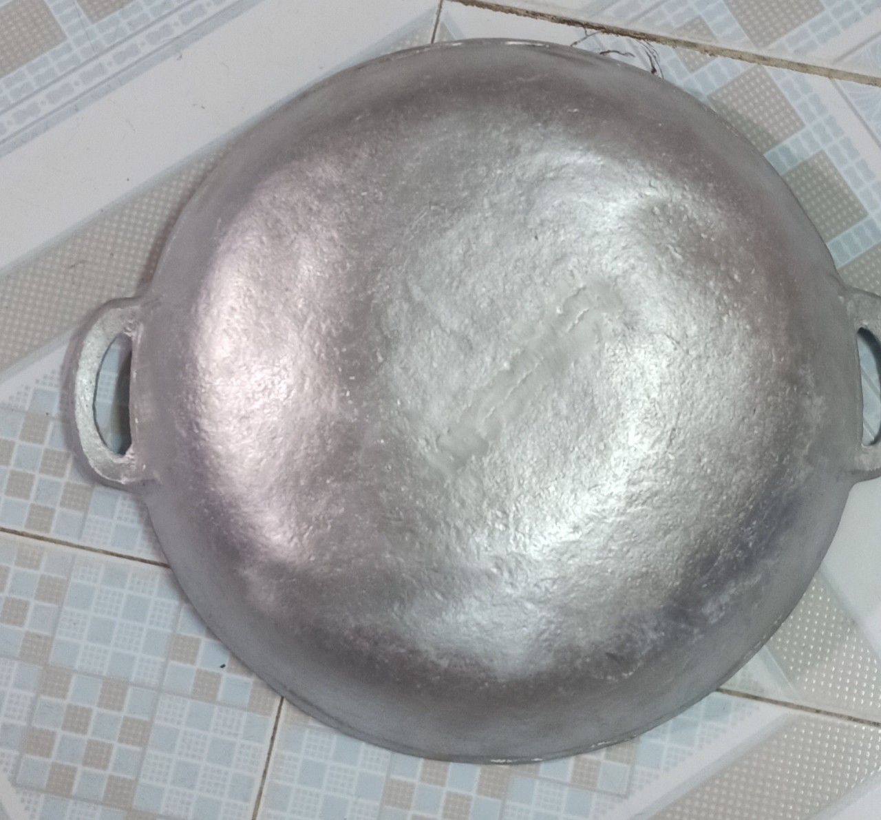 Chảo gang đúc đã được mài bóng 30 CM ( hiện tại bên mình có 2 loại khuân cát và khuân đất)