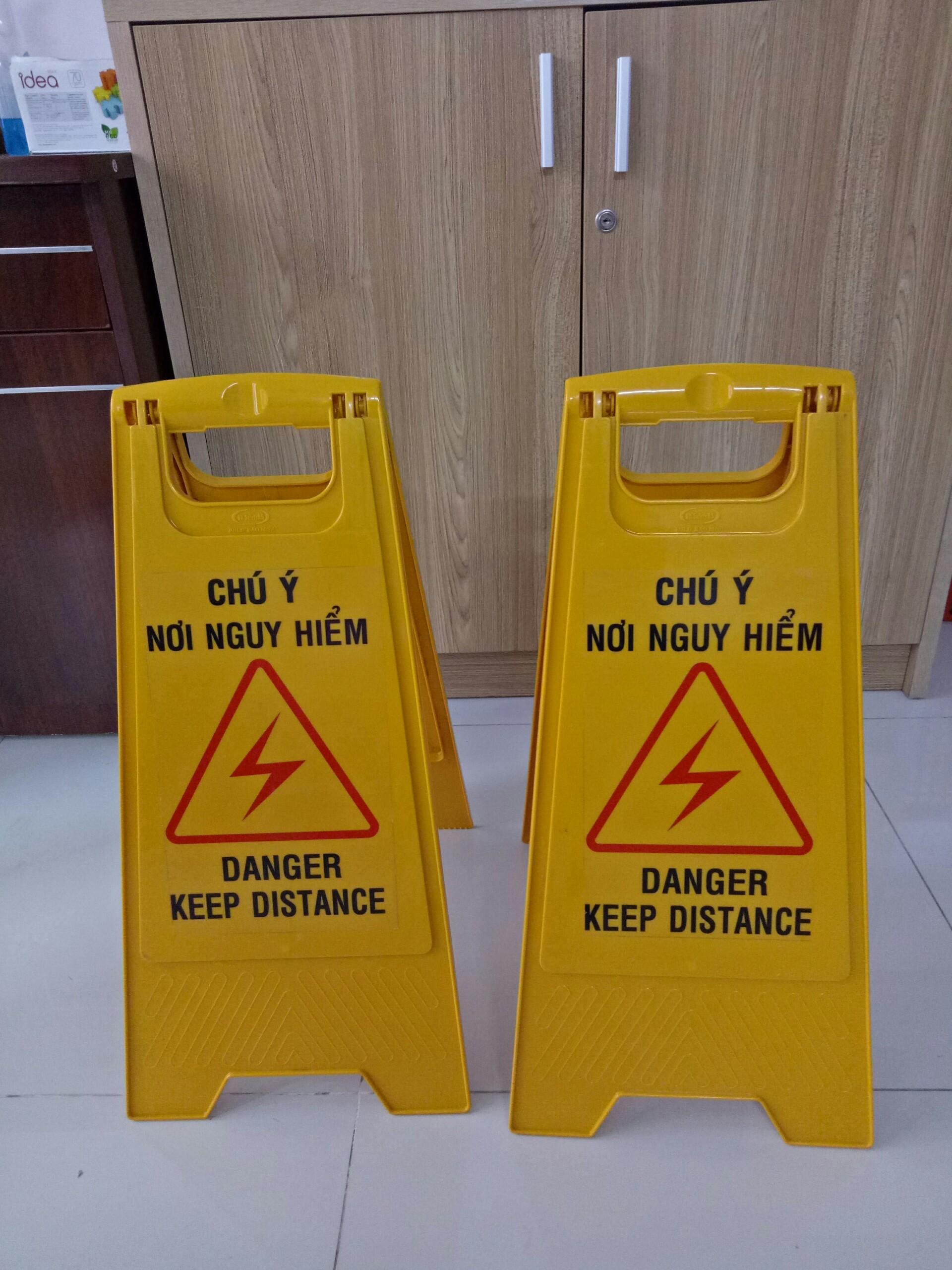 Biển cảnh báo chữ A - Nhiều mẫu lựa chọn