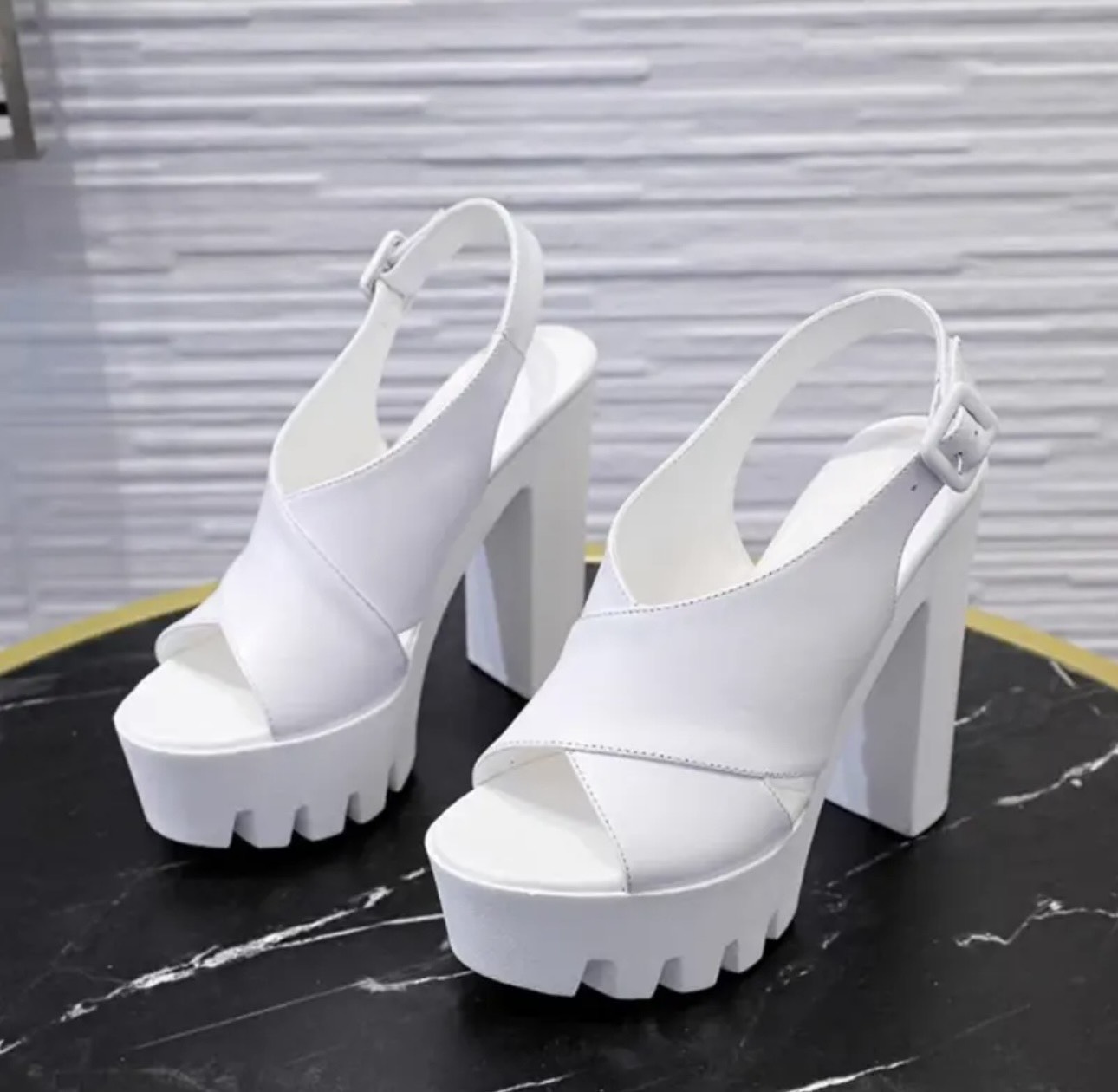 GIÀY SANDAL CAO GÓT QUAI KHOÉT CHÉO 14P